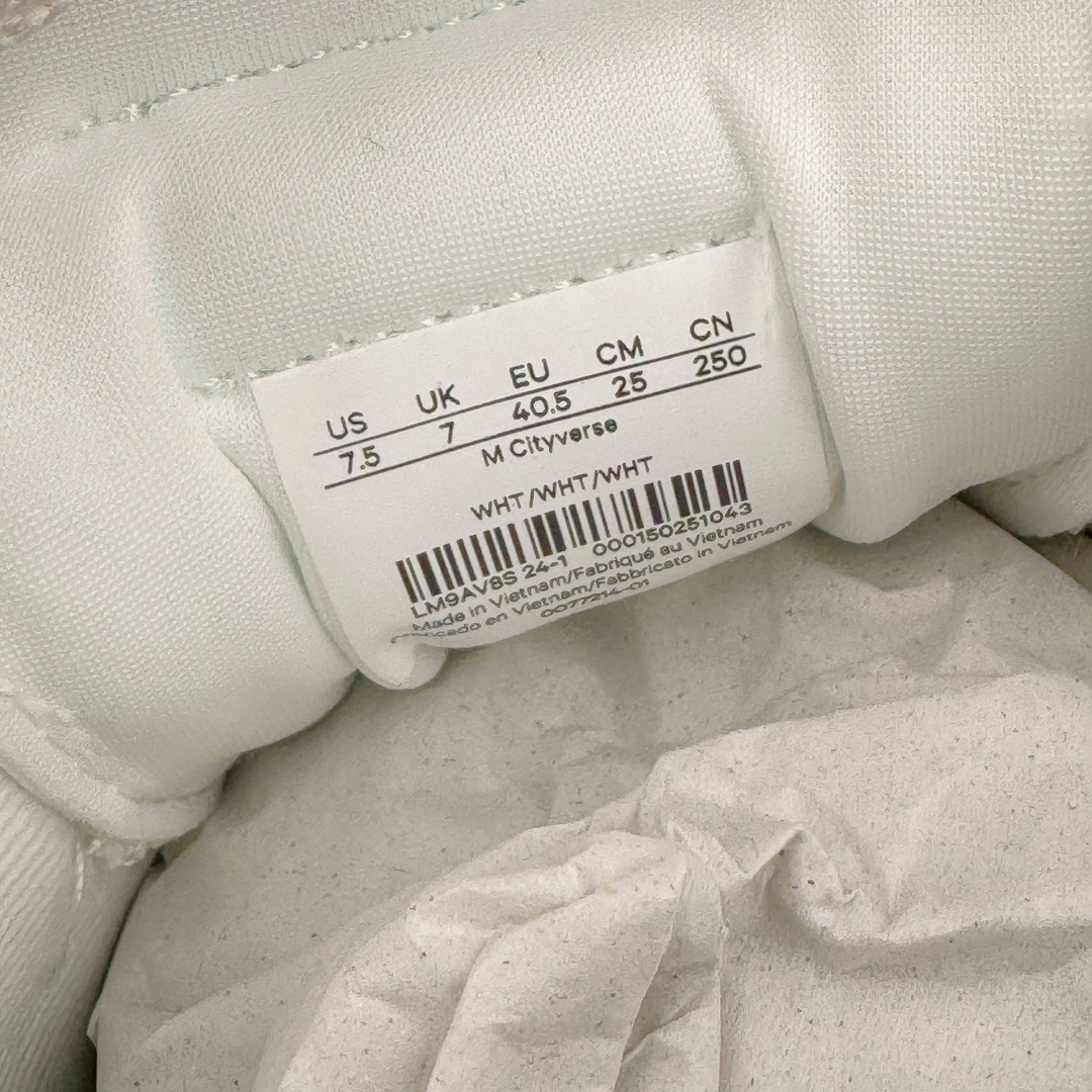 图片[11]-＃PB纯原 lululemon Cityverse 露露乐檬极简主义减震耐磨低帮生活休闲鞋 Cityverse将运动性能融入经典休闲鞋中，中底提供出色缓震，并贴合足部曲线，带来全天候的舒适感。鞋面采用两种材质拼接，且前半部分采用热熔压胶处理，无任何缝线，保留了鞋身整体性。模制泡沫的鞋垫带来上乘的脚感，在平日休闲穿着时不会磨脚，也能提供轻质软弹的效果。25年来，lululemon一直秉持“感受为先”的设计理念，并相信更好的感受带来更好的表现。此次男鞋的设计亦是如此。投入多年研究，针对男性在不同运动场景中的脚步形态设计了不同鞋履款式。同时，还进行了生物力学与形态学研究，为“他”带来更好的贴合度和感受。尺码：36 36.5 37.5 38 38.5 39 40 40.5 41 42 42.5 43 44-选品中心