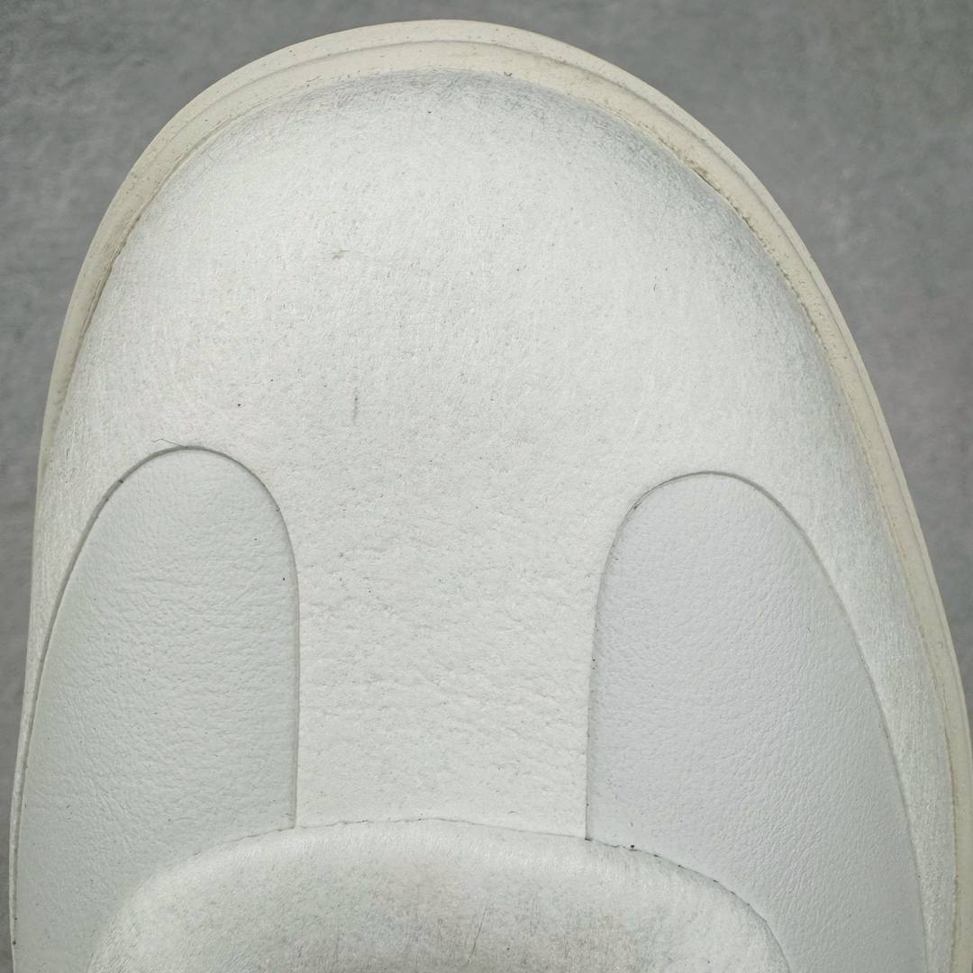 图片[15]-＃PB纯原 lululemon Cityverse 露露乐檬极简主义减震耐磨低帮生活休闲鞋 Cityverse将运动性能融入经典休闲鞋中，中底提供出色缓震，并贴合足部曲线，带来全天候的舒适感。鞋面采用两种材质拼接，且前半部分采用热熔压胶处理，无任何缝线，保留了鞋身整体性。模制泡沫的鞋垫带来上乘的脚感，在平日休闲穿着时不会磨脚，也能提供轻质软弹的效果。25年来，lululemon一直秉持“感受为先”的设计理念，并相信更好的感受带来更好的表现。此次男鞋的设计亦是如此。投入多年研究，针对男性在不同运动场景中的脚步形态设计了不同鞋履款式。同时，还进行了生物力学与形态学研究，为“他”带来更好的贴合度和感受。尺码：36 36.5 37.5 38 38.5 39 40 40.5 41 42 42.5 43 44-选品中心