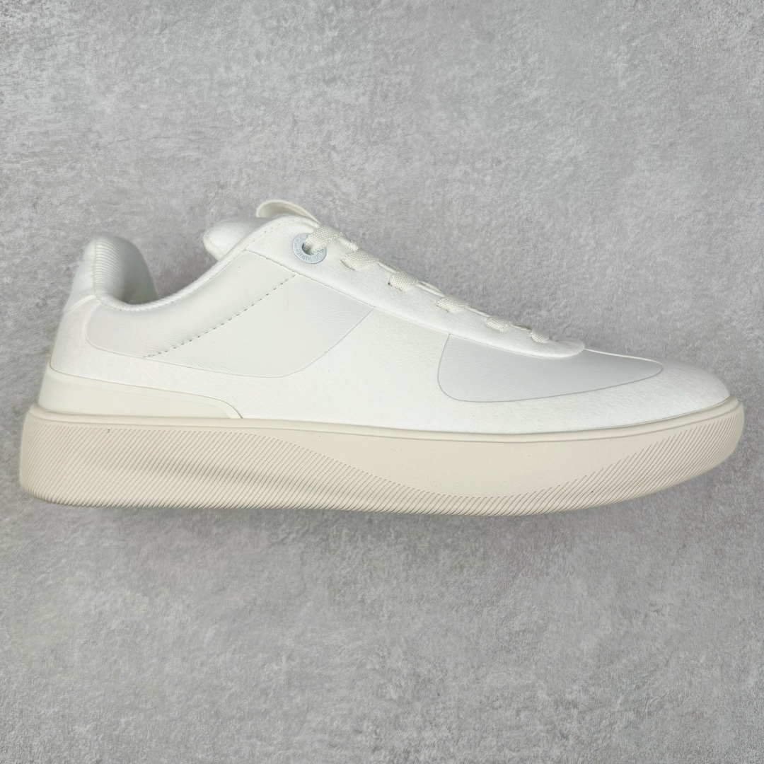 ＃PB纯原 lululemon Cityverse 露露乐檬极简主义减震耐磨低帮生活休闲鞋 Cityverse将运动性能融入经典休闲鞋中，中底提供出色缓震，并贴合足部曲线，带来全天候的舒适感。鞋面采用两种材质拼接，且前半部分采用热熔压胶处理，无任何缝线，保留了鞋身整体性。模制泡沫的鞋垫带来上乘的脚感，在平日休闲穿着时不会磨脚，也能提供轻质软弹的效果。25年来，lululemon一直秉持“感受为先”的设计理念，并相信更好的感受带来更好的表现。此次男鞋的设计亦是如此。投入多年研究，针对男性在不同运动场景中的脚步形态设计了不同鞋履款式。同时，还进行了生物力学与形态学研究，为“他”带来更好的贴合度和感受。尺码：36 36.5 37.5 38 38.5 39 40 40.5 41 42 42.5 43 44-选品中心