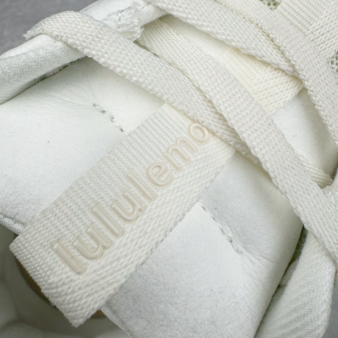 图片[13]-＃PB纯原 lululemon Cityverse 露露乐檬极简主义减震耐磨低帮生活休闲鞋 Cityverse将运动性能融入经典休闲鞋中，中底提供出色缓震，并贴合足部曲线，带来全天候的舒适感。鞋面采用两种材质拼接，且前半部分采用热熔压胶处理，无任何缝线，保留了鞋身整体性。模制泡沫的鞋垫带来上乘的脚感，在平日休闲穿着时不会磨脚，也能提供轻质软弹的效果。25年来，lululemon一直秉持“感受为先”的设计理念，并相信更好的感受带来更好的表现。此次男鞋的设计亦是如此。投入多年研究，针对男性在不同运动场景中的脚步形态设计了不同鞋履款式。同时，还进行了生物力学与形态学研究，为“他”带来更好的贴合度和感受。尺码：36 36.5 37.5 38 38.5 39 40 40.5 41 42 42.5 43 44-选品中心