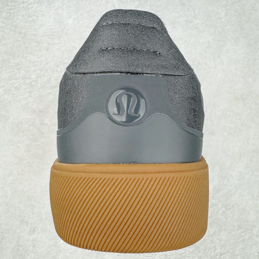 图片[8]-＃PB纯原 lululemon Cityverse 露露乐檬极简主义减震耐磨低帮生活休闲鞋 Cityverse将运动性能融入经典休闲鞋中，中底提供出色缓震，并贴合足部曲线，带来全天候的舒适感。鞋面采用两种材质拼接，且前半部分采用热熔压胶处理，无任何缝线，保留了鞋身整体性。模制泡沫的鞋垫带来上乘的脚感，在平日休闲穿着时不会磨脚，也能提供轻质软弹的效果。25年来，lululemon一直秉持“感受为先”的设计理念，并相信更好的感受带来更好的表现。此次男鞋的设计亦是如此。投入多年研究，针对男性在不同运动场景中的脚步形态设计了不同鞋履款式。同时，还进行了生物力学与形态学研究，为“他”带来更好的贴合度和感受。尺码：36 36.5 37.5 38 38.5 39 40 40.5 41 42 42.5 43 44-选品中心