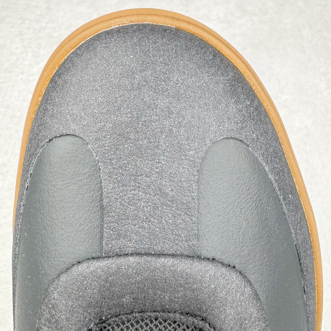 图片[16]-＃PB纯原 lululemon Cityverse 露露乐檬极简主义减震耐磨低帮生活休闲鞋 Cityverse将运动性能融入经典休闲鞋中，中底提供出色缓震，并贴合足部曲线，带来全天候的舒适感。鞋面采用两种材质拼接，且前半部分采用热熔压胶处理，无任何缝线，保留了鞋身整体性。模制泡沫的鞋垫带来上乘的脚感，在平日休闲穿着时不会磨脚，也能提供轻质软弹的效果。25年来，lululemon一直秉持“感受为先”的设计理念，并相信更好的感受带来更好的表现。此次男鞋的设计亦是如此。投入多年研究，针对男性在不同运动场景中的脚步形态设计了不同鞋履款式。同时，还进行了生物力学与形态学研究，为“他”带来更好的贴合度和感受。尺码：36 36.5 37.5 38 38.5 39 40 40.5 41 42 42.5 43 44-选品中心