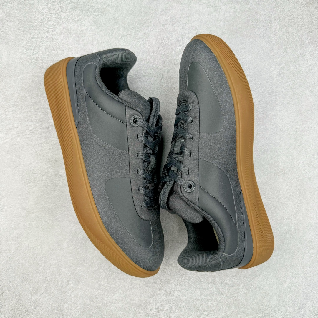 图片[3]-＃PB纯原 lululemon Cityverse 露露乐檬极简主义减震耐磨低帮生活休闲鞋 Cityverse将运动性能融入经典休闲鞋中，中底提供出色缓震，并贴合足部曲线，带来全天候的舒适感。鞋面采用两种材质拼接，且前半部分采用热熔压胶处理，无任何缝线，保留了鞋身整体性。模制泡沫的鞋垫带来上乘的脚感，在平日休闲穿着时不会磨脚，也能提供轻质软弹的效果。25年来，lululemon一直秉持“感受为先”的设计理念，并相信更好的感受带来更好的表现。此次男鞋的设计亦是如此。投入多年研究，针对男性在不同运动场景中的脚步形态设计了不同鞋履款式。同时，还进行了生物力学与形态学研究，为“他”带来更好的贴合度和感受。尺码：36 36.5 37.5 38 38.5 39 40 40.5 41 42 42.5 43 44-选品中心