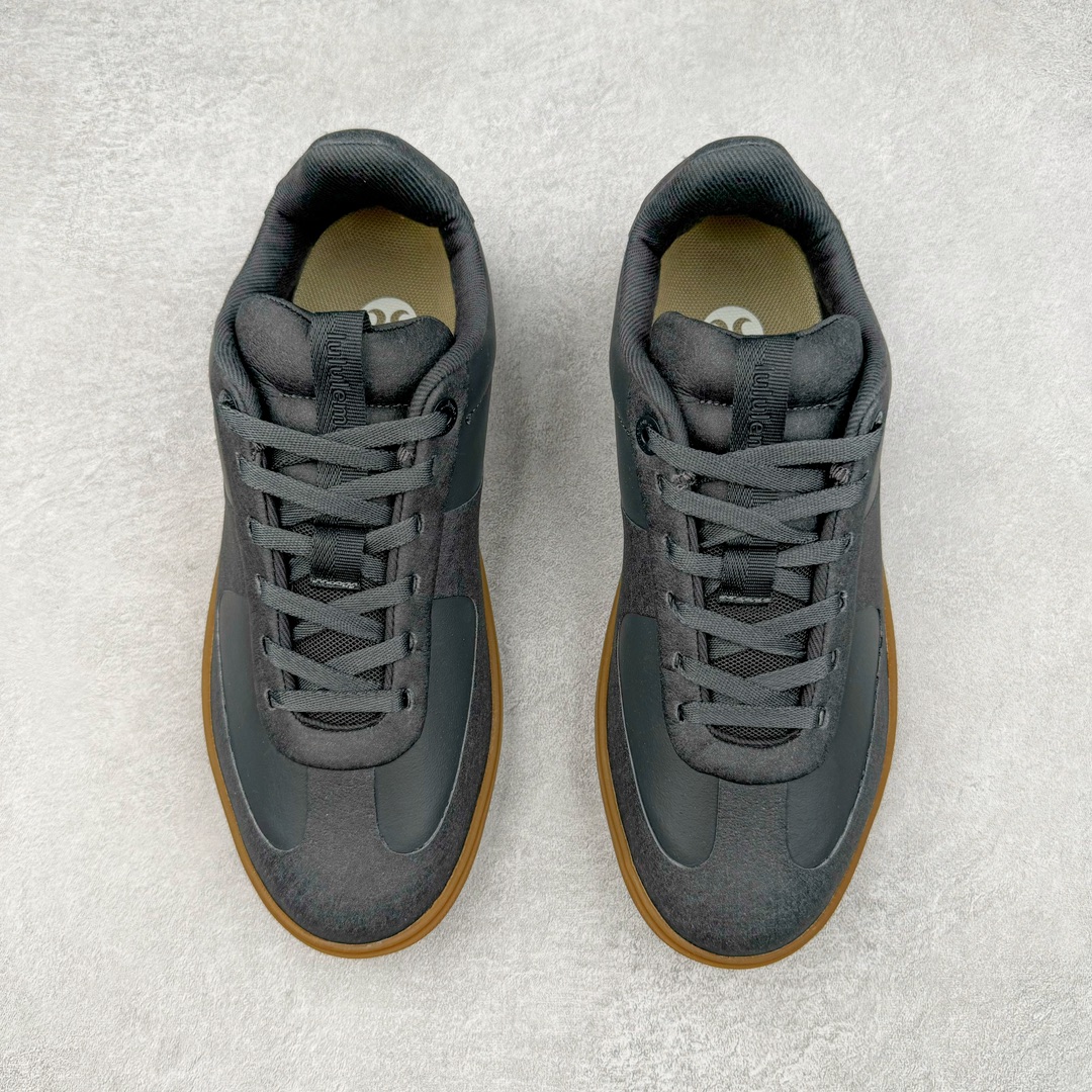 图片[2]-＃PB纯原 lululemon Cityverse 露露乐檬极简主义减震耐磨低帮生活休闲鞋 Cityverse将运动性能融入经典休闲鞋中，中底提供出色缓震，并贴合足部曲线，带来全天候的舒适感。鞋面采用两种材质拼接，且前半部分采用热熔压胶处理，无任何缝线，保留了鞋身整体性。模制泡沫的鞋垫带来上乘的脚感，在平日休闲穿着时不会磨脚，也能提供轻质软弹的效果。25年来，lululemon一直秉持“感受为先”的设计理念，并相信更好的感受带来更好的表现。此次男鞋的设计亦是如此。投入多年研究，针对男性在不同运动场景中的脚步形态设计了不同鞋履款式。同时，还进行了生物力学与形态学研究，为“他”带来更好的贴合度和感受。尺码：36 36.5 37.5 38 38.5 39 40 40.5 41 42 42.5 43 44-选品中心