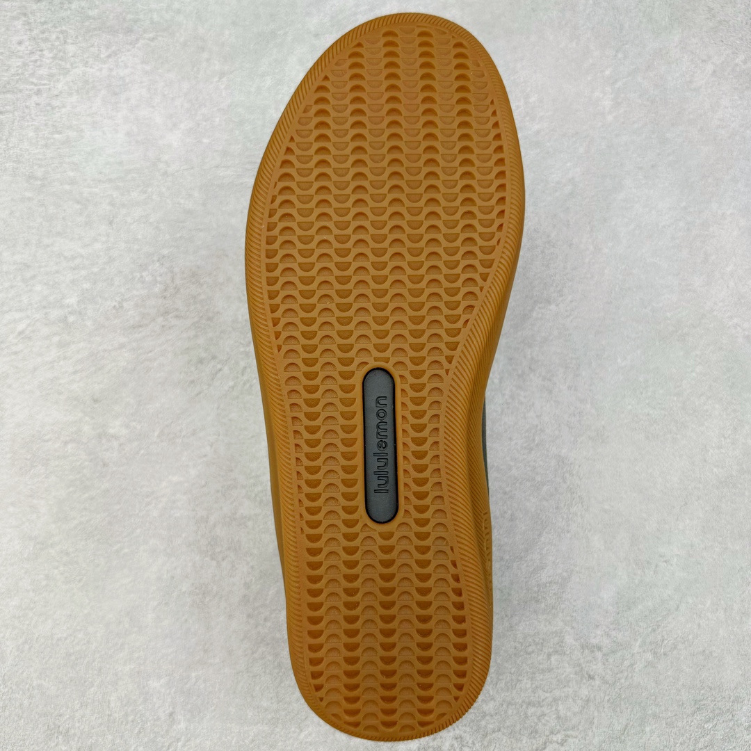 图片[9]-＃PB纯原 lululemon Cityverse 露露乐檬极简主义减震耐磨低帮生活休闲鞋 Cityverse将运动性能融入经典休闲鞋中，中底提供出色缓震，并贴合足部曲线，带来全天候的舒适感。鞋面采用两种材质拼接，且前半部分采用热熔压胶处理，无任何缝线，保留了鞋身整体性。模制泡沫的鞋垫带来上乘的脚感，在平日休闲穿着时不会磨脚，也能提供轻质软弹的效果。25年来，lululemon一直秉持“感受为先”的设计理念，并相信更好的感受带来更好的表现。此次男鞋的设计亦是如此。投入多年研究，针对男性在不同运动场景中的脚步形态设计了不同鞋履款式。同时，还进行了生物力学与形态学研究，为“他”带来更好的贴合度和感受。尺码：36 36.5 37.5 38 38.5 39 40 40.5 41 42 42.5 43 44-选品中心