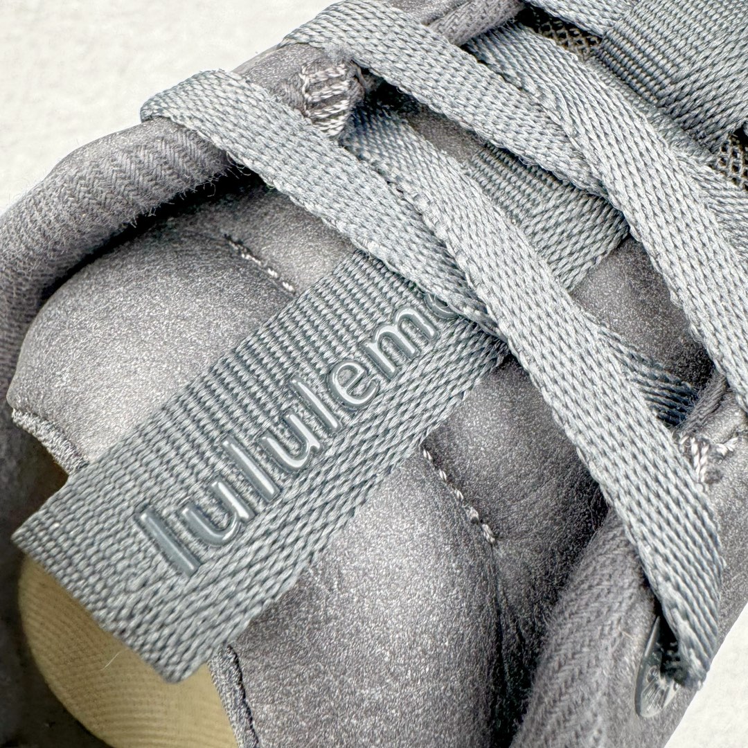 图片[15]-＃PB纯原 lululemon Cityverse 露露乐檬极简主义减震耐磨低帮生活休闲鞋 Cityverse将运动性能融入经典休闲鞋中，中底提供出色缓震，并贴合足部曲线，带来全天候的舒适感。鞋面采用两种材质拼接，且前半部分采用热熔压胶处理，无任何缝线，保留了鞋身整体性。模制泡沫的鞋垫带来上乘的脚感，在平日休闲穿着时不会磨脚，也能提供轻质软弹的效果。25年来，lululemon一直秉持“感受为先”的设计理念，并相信更好的感受带来更好的表现。此次男鞋的设计亦是如此。投入多年研究，针对男性在不同运动场景中的脚步形态设计了不同鞋履款式。同时，还进行了生物力学与形态学研究，为“他”带来更好的贴合度和感受。尺码：36 36.5 37.5 38 38.5 39 40 40.5 41 42 42.5 43 44-选品中心