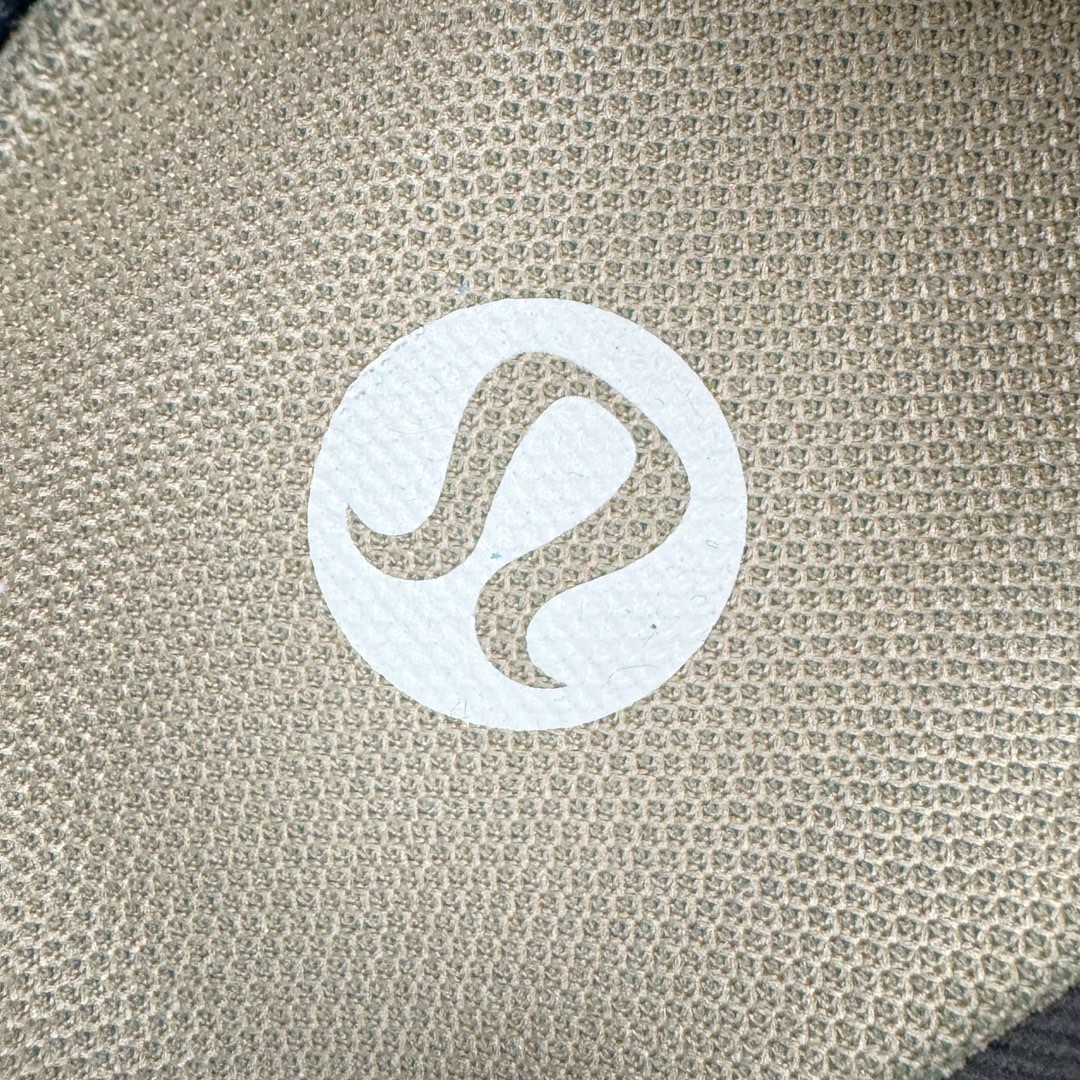 图片[14]-＃PB纯原 lululemon Cityverse 露露乐檬极简主义减震耐磨低帮生活休闲鞋 Cityverse将运动性能融入经典休闲鞋中，中底提供出色缓震，并贴合足部曲线，带来全天候的舒适感。鞋面采用两种材质拼接，且前半部分采用热熔压胶处理，无任何缝线，保留了鞋身整体性。模制泡沫的鞋垫带来上乘的脚感，在平日休闲穿着时不会磨脚，也能提供轻质软弹的效果。25年来，lululemon一直秉持“感受为先”的设计理念，并相信更好的感受带来更好的表现。此次男鞋的设计亦是如此。投入多年研究，针对男性在不同运动场景中的脚步形态设计了不同鞋履款式。同时，还进行了生物力学与形态学研究，为“他”带来更好的贴合度和感受。尺码：36 36.5 37.5 38 38.5 39 40 40.5 41 42 42.5 43 44-选品中心