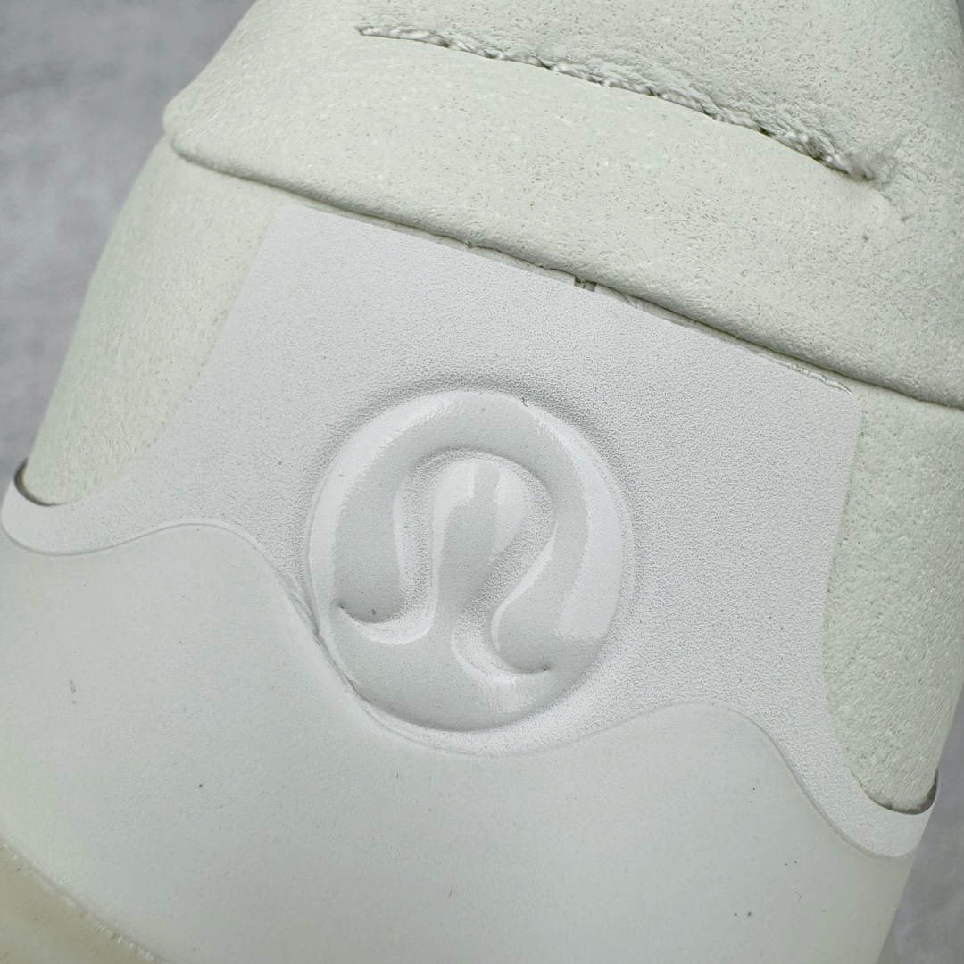 图片[12]-＃PB纯原 lululemon Cityverse 露露乐檬极简主义减震耐磨低帮生活休闲鞋 Cityverse将运动性能融入经典休闲鞋中，中底提供出色缓震，并贴合足部曲线，带来全天候的舒适感。鞋面采用两种材质拼接，且前半部分采用热熔压胶处理，无任何缝线，保留了鞋身整体性。模制泡沫的鞋垫带来上乘的脚感，在平日休闲穿着时不会磨脚，也能提供轻质软弹的效果。25年来，lululemon一直秉持“感受为先”的设计理念，并相信更好的感受带来更好的表现。此次男鞋的设计亦是如此。投入多年研究，针对男性在不同运动场景中的脚步形态设计了不同鞋履款式。同时，还进行了生物力学与形态学研究，为“他”带来更好的贴合度和感受。尺码：36 36.5 37.5 38 38.5 39 40 40.5 41 42 42.5 43 44-选品中心