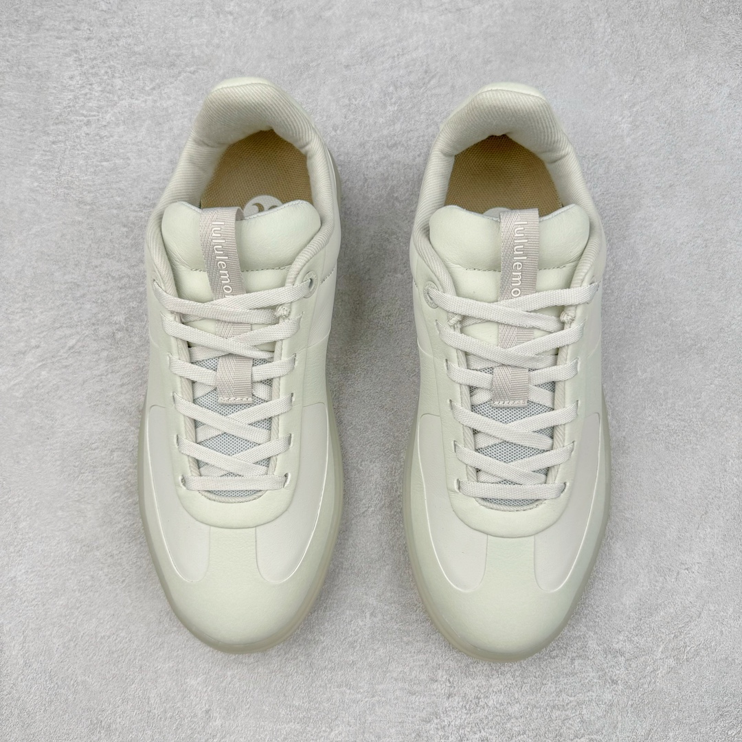 图片[2]-＃PB纯原 lululemon Cityverse 露露乐檬极简主义减震耐磨低帮生活休闲鞋 Cityverse将运动性能融入经典休闲鞋中，中底提供出色缓震，并贴合足部曲线，带来全天候的舒适感。鞋面采用两种材质拼接，且前半部分采用热熔压胶处理，无任何缝线，保留了鞋身整体性。模制泡沫的鞋垫带来上乘的脚感，在平日休闲穿着时不会磨脚，也能提供轻质软弹的效果。25年来，lululemon一直秉持“感受为先”的设计理念，并相信更好的感受带来更好的表现。此次男鞋的设计亦是如此。投入多年研究，针对男性在不同运动场景中的脚步形态设计了不同鞋履款式。同时，还进行了生物力学与形态学研究，为“他”带来更好的贴合度和感受。尺码：36 36.5 37.5 38 38.5 39 40 40.5 41 42 42.5 43 44-选品中心