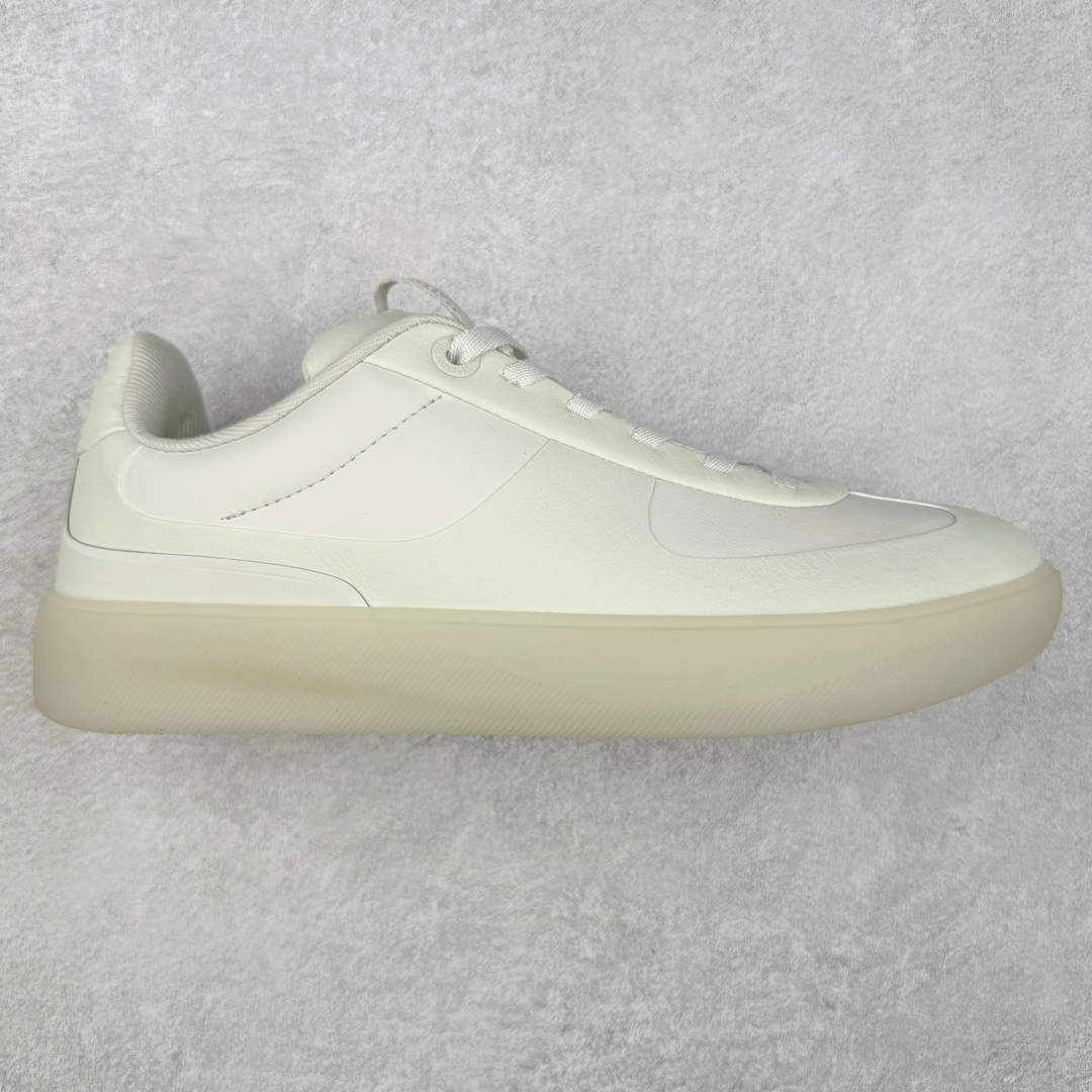 ＃PB纯原 lululemon Cityverse 露露乐檬极简主义减震耐磨低帮生活休闲鞋 Cityverse将运动性能融入经典休闲鞋中，中底提供出色缓震，并贴合足部曲线，带来全天候的舒适感。鞋面采用两种材质拼接，且前半部分采用热熔压胶处理，无任何缝线，保留了鞋身整体性。模制泡沫的鞋垫带来上乘的脚感，在平日休闲穿着时不会磨脚，也能提供轻质软弹的效果。25年来，lululemon一直秉持“感受为先”的设计理念，并相信更好的感受带来更好的表现。此次男鞋的设计亦是如此。投入多年研究，针对男性在不同运动场景中的脚步形态设计了不同鞋履款式。同时，还进行了生物力学与形态学研究，为“他”带来更好的贴合度和感受。尺码：36 36.5 37.5 38 38.5 39 40 40.5 41 42 42.5 43 44-选品中心