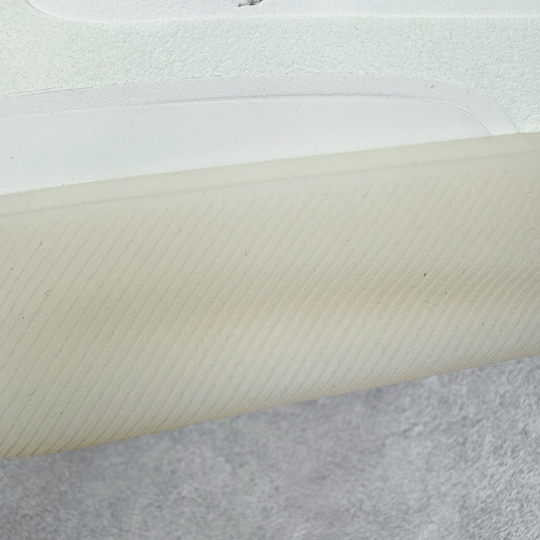 图片[16]-＃PB纯原 lululemon Cityverse 露露乐檬极简主义减震耐磨低帮生活休闲鞋 Cityverse将运动性能融入经典休闲鞋中，中底提供出色缓震，并贴合足部曲线，带来全天候的舒适感。鞋面采用两种材质拼接，且前半部分采用热熔压胶处理，无任何缝线，保留了鞋身整体性。模制泡沫的鞋垫带来上乘的脚感，在平日休闲穿着时不会磨脚，也能提供轻质软弹的效果。25年来，lululemon一直秉持“感受为先”的设计理念，并相信更好的感受带来更好的表现。此次男鞋的设计亦是如此。投入多年研究，针对男性在不同运动场景中的脚步形态设计了不同鞋履款式。同时，还进行了生物力学与形态学研究，为“他”带来更好的贴合度和感受。尺码：36 36.5 37.5 38 38.5 39 40 40.5 41 42 42.5 43 44-选品中心