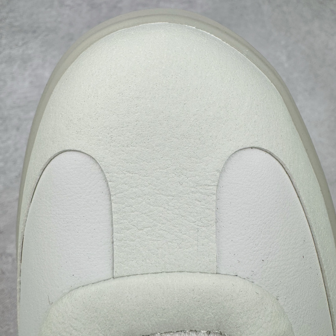 图片[14]-＃PB纯原 lululemon Cityverse 露露乐檬极简主义减震耐磨低帮生活休闲鞋 Cityverse将运动性能融入经典休闲鞋中，中底提供出色缓震，并贴合足部曲线，带来全天候的舒适感。鞋面采用两种材质拼接，且前半部分采用热熔压胶处理，无任何缝线，保留了鞋身整体性。模制泡沫的鞋垫带来上乘的脚感，在平日休闲穿着时不会磨脚，也能提供轻质软弹的效果。25年来，lululemon一直秉持“感受为先”的设计理念，并相信更好的感受带来更好的表现。此次男鞋的设计亦是如此。投入多年研究，针对男性在不同运动场景中的脚步形态设计了不同鞋履款式。同时，还进行了生物力学与形态学研究，为“他”带来更好的贴合度和感受。尺码：36 36.5 37.5 38 38.5 39 40 40.5 41 42 42.5 43 44-选品中心