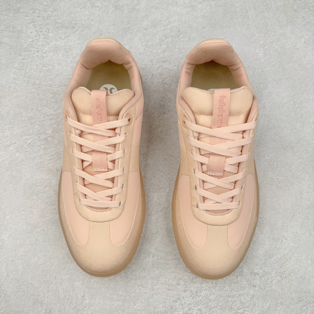 图片[2]-＃PB纯原 lululemon Cityverse 露露乐檬极简主义减震耐磨低帮生活休闲鞋 Cityverse将运动性能融入经典休闲鞋中，中底提供出色缓震，并贴合足部曲线，带来全天候的舒适感。鞋面采用两种材质拼接，且前半部分采用热熔压胶处理，无任何缝线，保留了鞋身整体性。模制泡沫的鞋垫带来上乘的脚感，在平日休闲穿着时不会磨脚，也能提供轻质软弹的效果。25年来，lululemon一直秉持“感受为先”的设计理念，并相信更好的感受带来更好的表现。此次男鞋的设计亦是如此。投入多年研究，针对男性在不同运动场景中的脚步形态设计了不同鞋履款式。同时，还进行了生物力学与形态学研究，为“他”带来更好的贴合度和感受。尺码：36 36.5 37.5 38 38.5 39 40 40.5 41 42 42.5 43 44-选品中心