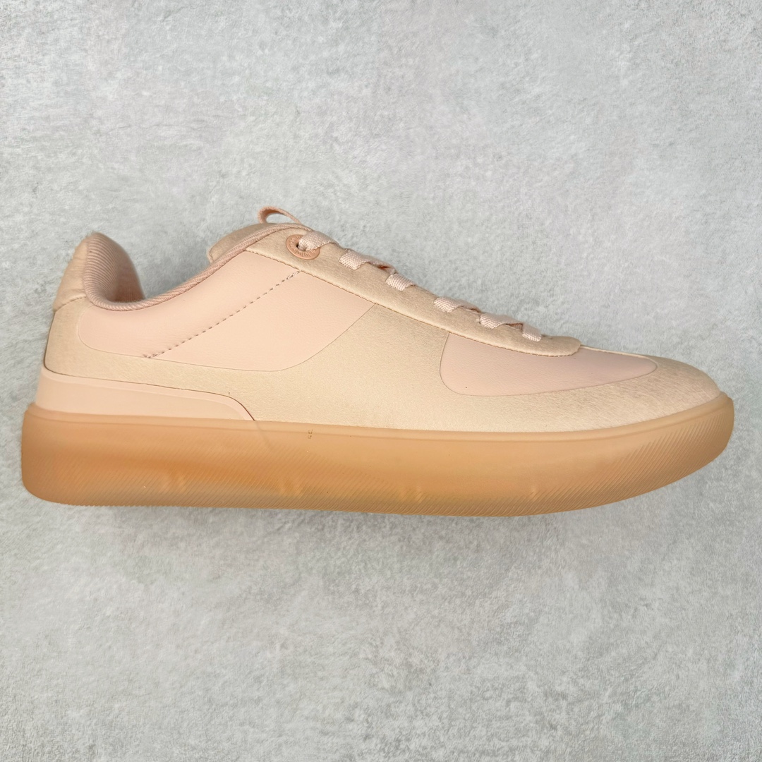 ＃PB纯原 lululemon Cityverse 露露乐檬极简主义减震耐磨低帮生活休闲鞋 Cityverse将运动性能融入经典休闲鞋中，中底提供出色缓震，并贴合足部曲线，带来全天候的舒适感。鞋面采用两种材质拼接，且前半部分采用热熔压胶处理，无任何缝线，保留了鞋身整体性。模制泡沫的鞋垫带来上乘的脚感，在平日休闲穿着时不会磨脚，也能提供轻质软弹的效果。25年来，lululemon一直秉持“感受为先”的设计理念，并相信更好的感受带来更好的表现。此次男鞋的设计亦是如此。投入多年研究，针对男性在不同运动场景中的脚步形态设计了不同鞋履款式。同时，还进行了生物力学与形态学研究，为“他”带来更好的贴合度和感受。尺码：36 36.5 37.5 38 38.5 39 40 40.5 41 42 42.5 43 44-选品中心