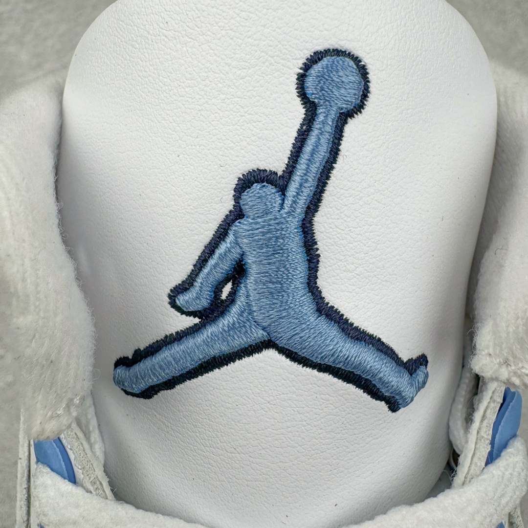 图片[13]-＃QD纯原 Air Jordan AJ3 Retro 北卡蓝 CT8532-104 圈内最强三代系列 匠心打造 开发时长超过半年 目前可过各类鉴定或无法鉴定 裸鞋随便操作 全套原纸板楦头开发 原厂大底磨具加持立体防滑纹理 原装可视Air Sole气垫 原汁原味最完美的三代版型 唯一正确鞋头趴度弧度高度鞋身腰线 原厂TPU彩虹扎染后跟饰片 正确内里反口里网布 皮料菱角分明不变形无多余毛边 广东原厂zp同批次手工大底描漆拉丝 市场唯一原厂鞋扣模具 原厂织唛标 原厂飞人电绣工艺 尾指中部跳三针 独家绑鞋带手法 印刷中底布 四线拉帮 米色美纹纸贴合固定 进口港宝加持 后跟自然饱满 全鞋荧光划线卡点 追求极致完美 每一双都是工艺品 多重QC质检 超越公司货的品控标准 实实在在的免检产品 尺码：40.5 41 42 42.5 43 44 44.5 45 45.5 46 47.5 48.5-选品中心