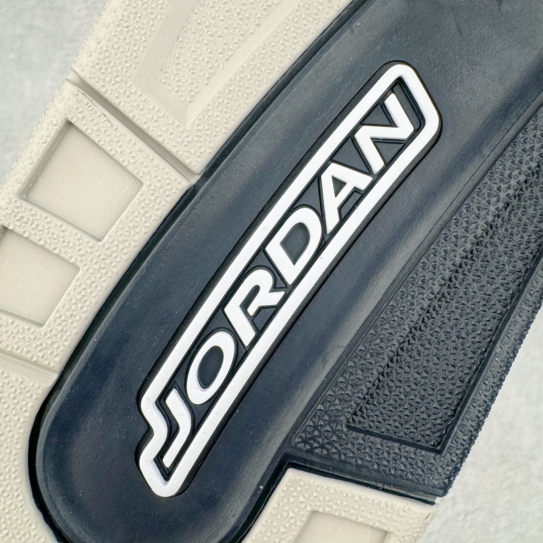 图片[20]-＃QD纯原 Air Jordan AJ3 Retro 北卡蓝 CT8532-104 圈内最强三代系列 匠心打造 开发时长超过半年 目前可过各类鉴定或无法鉴定 裸鞋随便操作 全套原纸板楦头开发 原厂大底磨具加持立体防滑纹理 原装可视Air Sole气垫 原汁原味最完美的三代版型 唯一正确鞋头趴度弧度高度鞋身腰线 原厂TPU彩虹扎染后跟饰片 正确内里反口里网布 皮料菱角分明不变形无多余毛边 广东原厂zp同批次手工大底描漆拉丝 市场唯一原厂鞋扣模具 原厂织唛标 原厂飞人电绣工艺 尾指中部跳三针 独家绑鞋带手法 印刷中底布 四线拉帮 米色美纹纸贴合固定 进口港宝加持 后跟自然饱满 全鞋荧光划线卡点 追求极致完美 每一双都是工艺品 多重QC质检 超越公司货的品控标准 实实在在的免检产品 尺码：40.5 41 42 42.5 43 44 44.5 45 45.5 46 47.5 48.5-选品中心