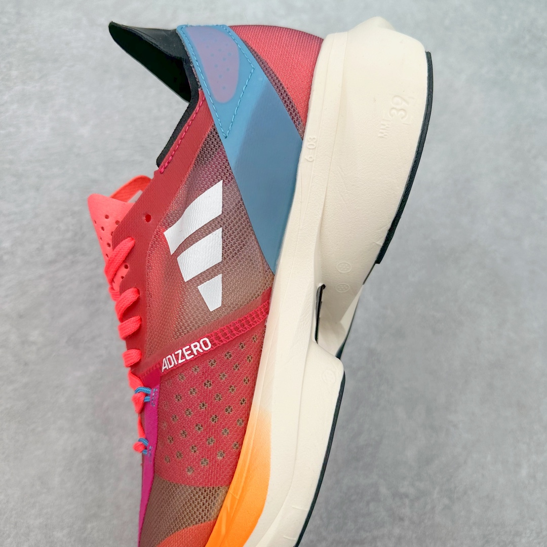 图片[7]-AD Adizero Adios Pro 3 马拉松竞速专业跑鞋 GW7258 CELERMESH针织网面非常轻薄 纤维间的缝隙很大 可以保证跑步时的透气、排汗效果 鞋舌直接与两侧的内衬和鞋底连接在一起 在跑步过程中不会被鞋舌的左右移动所困扰 在标准鞋带孔的基础上再拓宽一组鞋带孔 适合不同脚型的需求 突破性 EnergyRods 技术，有助于跑者实现更好的成绩 中底独特的LIGHTSTRIKE PRO泡棉材质 微弹感觉在跑步过程中给予了良好的支撑体验 对于顶级精英和高水平进阶跑者来说 ADIOS PRO是一双值得信赖的竞速比赛用鞋 尺码：36 36.5 37.5 38 38.5 39 40 40.5 41 42 42.5 43 44 44.5 45-选品中心