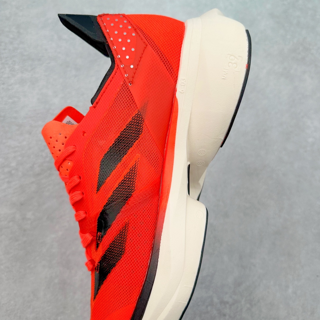 图片[7]-AD Adizero Adios Pro 3 马拉松竞速专业跑鞋 ID3634 CELERMESH针织网面非常轻薄 纤维间的缝隙很大 可以保证跑步时的透气、排汗效果 鞋舌直接与两侧的内衬和鞋底连接在一起 在跑步过程中不会被鞋舌的左右移动所困扰 在标准鞋带孔的基础上再拓宽一组鞋带孔 适合不同脚型的需求 突破性 EnergyRods 技术，有助于跑者实现更好的成绩 中底独特的LIGHTSTRIKE PRO泡棉材质 微弹感觉在跑步过程中给予了良好的支撑体验 对于顶级精英和高水平进阶跑者来说 ADIOS PRO是一双值得信赖的竞速比赛用鞋 尺码：36 36.5 37.5 38 38.5 39 40 40.5 41 42 42.5 43 44 44.5 45-选品中心