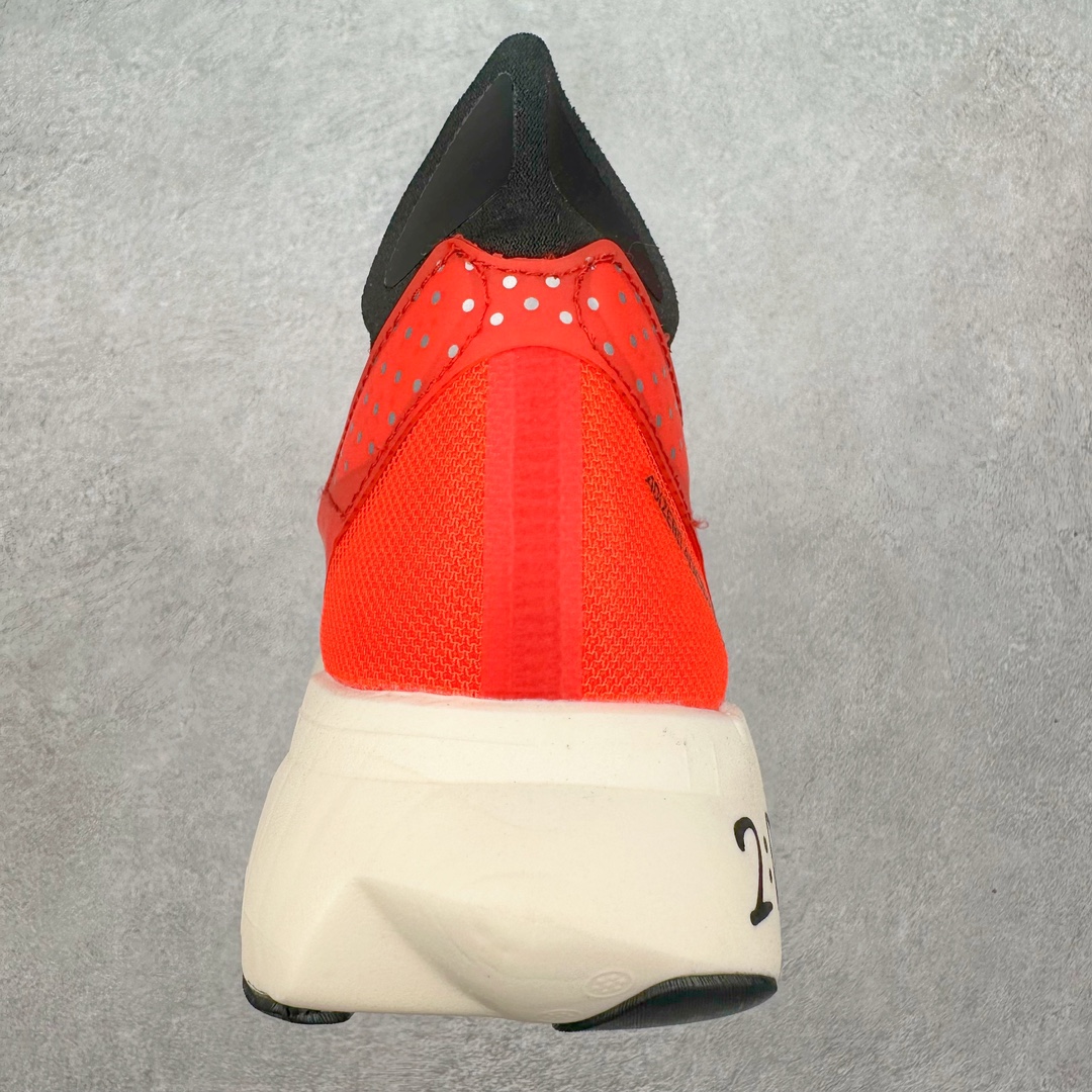 图片[8]-AD Adizero Adios Pro 3 马拉松竞速专业跑鞋 ID3634 CELERMESH针织网面非常轻薄 纤维间的缝隙很大 可以保证跑步时的透气、排汗效果 鞋舌直接与两侧的内衬和鞋底连接在一起 在跑步过程中不会被鞋舌的左右移动所困扰 在标准鞋带孔的基础上再拓宽一组鞋带孔 适合不同脚型的需求 突破性 EnergyRods 技术，有助于跑者实现更好的成绩 中底独特的LIGHTSTRIKE PRO泡棉材质 微弹感觉在跑步过程中给予了良好的支撑体验 对于顶级精英和高水平进阶跑者来说 ADIOS PRO是一双值得信赖的竞速比赛用鞋 尺码：36 36.5 37.5 38 38.5 39 40 40.5 41 42 42.5 43 44 44.5 45-选品中心