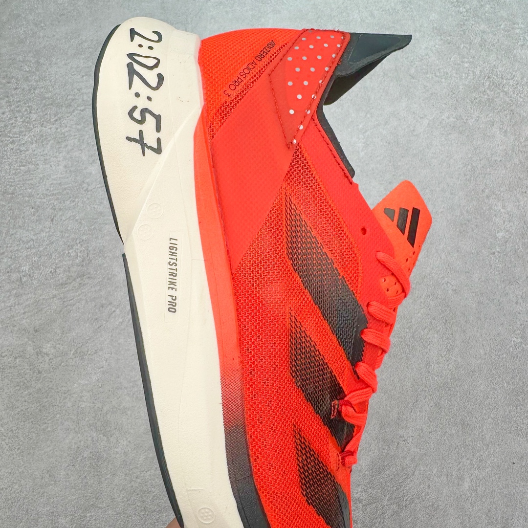 图片[6]-AD Adizero Adios Pro 3 马拉松竞速专业跑鞋 ID3634 CELERMESH针织网面非常轻薄 纤维间的缝隙很大 可以保证跑步时的透气、排汗效果 鞋舌直接与两侧的内衬和鞋底连接在一起 在跑步过程中不会被鞋舌的左右移动所困扰 在标准鞋带孔的基础上再拓宽一组鞋带孔 适合不同脚型的需求 突破性 EnergyRods 技术，有助于跑者实现更好的成绩 中底独特的LIGHTSTRIKE PRO泡棉材质 微弹感觉在跑步过程中给予了良好的支撑体验 对于顶级精英和高水平进阶跑者来说 ADIOS PRO是一双值得信赖的竞速比赛用鞋 尺码：36 36.5 37.5 38 38.5 39 40 40.5 41 42 42.5 43 44 44.5 45-选品中心