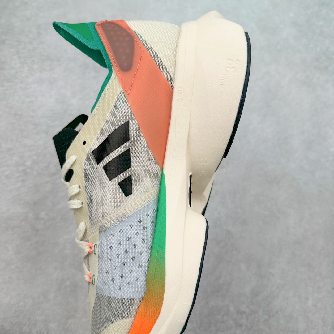 图片[7]-AD Adizero Adios Pro 3 马拉松竞速专业跑鞋 HQ3688 CELERMESH针织网面非常轻薄 纤维间的缝隙很大 可以保证跑步时的透气、排汗效果 鞋舌直接与两侧的内衬和鞋底连接在一起 在跑步过程中不会被鞋舌的左右移动所困扰 在标准鞋带孔的基础上再拓宽一组鞋带孔 适合不同脚型的需求 突破性 EnergyRods 技术，有助于跑者实现更好的成绩 中底独特的LIGHTSTRIKE PRO泡棉材质 微弹感觉在跑步过程中给予了良好的支撑体验 对于顶级精英和高水平进阶跑者来说 ADIOS PRO是一双值得信赖的竞速比赛用鞋 尺码：36 36.5 37.5 38 38.5 39 40 40.5 41 42 42.5 43 44 44.5 45-选品中心
