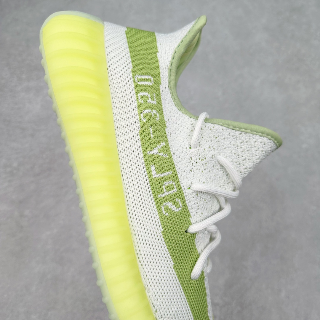 图片[6]-Yeezy Boost 350 V2 系列得物定制球鞋 涂鸦配色 全套原楦 原纸版 原鞋开模完美打造 采用辰元飞织鱼丝网原厂面 非进口机台 大底原厂半透明RB巴斯夫满钉大底 原厂东莞百宏3M反光鞋带 质感一致 原厂鑫成新粉原鞋垫 LOGO胶浆印花 钛金针与高士马克线针车精工打造 一切遵循原厂指令单采购同源原材 采购全套原厂进口材料 尺码：36 36.5 37 38 38.5 39 40 40.5 41 42 42.5 43 44 44.5 45 46 47-选品中心