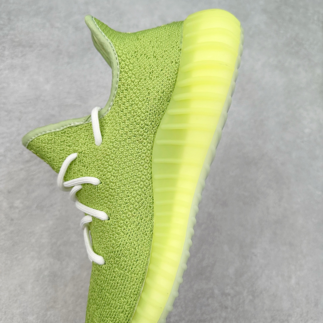 图片[7]-Yeezy Boost 350 V2 系列得物定制球鞋 涂鸦配色 全套原楦 原纸版 原鞋开模完美打造 采用辰元飞织鱼丝网原厂面 非进口机台 大底原厂半透明RB巴斯夫满钉大底 原厂东莞百宏3M反光鞋带 质感一致 原厂鑫成新粉原鞋垫 LOGO胶浆印花 钛金针与高士马克线针车精工打造 一切遵循原厂指令单采购同源原材 采购全套原厂进口材料 尺码：36 36.5 37 38 38.5 39 40 40.5 41 42 42.5 43 44 44.5 45 46 47-选品中心