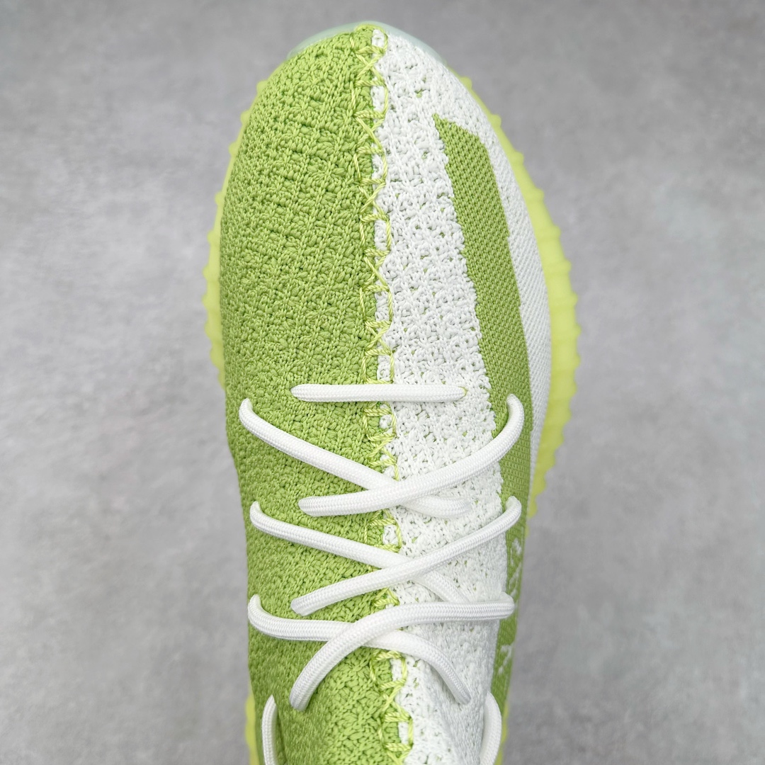 图片[4]-Yeezy Boost 350 V2 系列得物定制球鞋 涂鸦配色 全套原楦 原纸版 原鞋开模完美打造 采用辰元飞织鱼丝网原厂面 非进口机台 大底原厂半透明RB巴斯夫满钉大底 原厂东莞百宏3M反光鞋带 质感一致 原厂鑫成新粉原鞋垫 LOGO胶浆印花 钛金针与高士马克线针车精工打造 一切遵循原厂指令单采购同源原材 采购全套原厂进口材料 尺码：36 36.5 37 38 38.5 39 40 40.5 41 42 42.5 43 44 44.5 45 46 47-选品中心