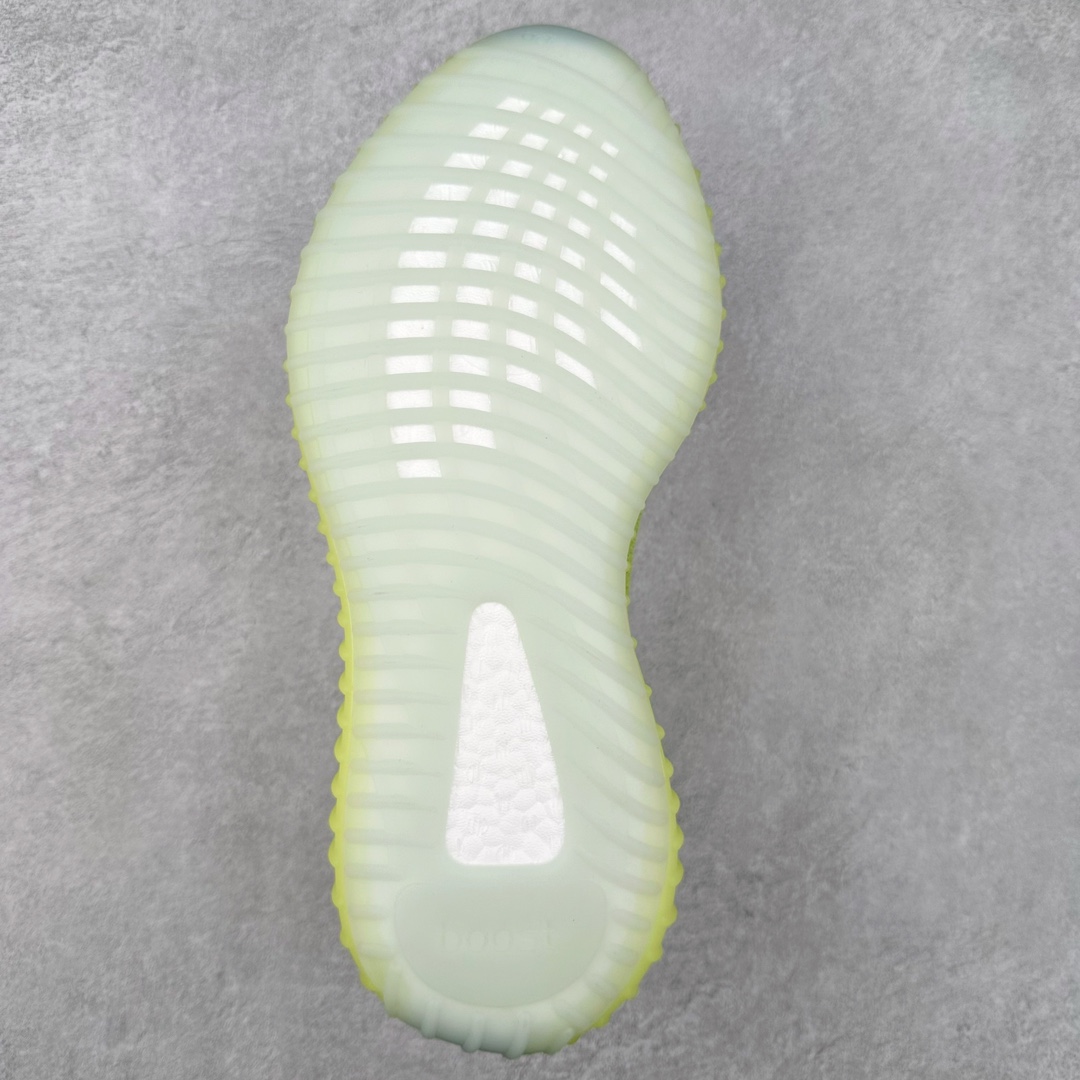 图片[9]-Yeezy Boost 350 V2 系列得物定制球鞋 涂鸦配色 全套原楦 原纸版 原鞋开模完美打造 采用辰元飞织鱼丝网原厂面 非进口机台 大底原厂半透明RB巴斯夫满钉大底 原厂东莞百宏3M反光鞋带 质感一致 原厂鑫成新粉原鞋垫 LOGO胶浆印花 钛金针与高士马克线针车精工打造 一切遵循原厂指令单采购同源原材 采购全套原厂进口材料 尺码：36 36.5 37 38 38.5 39 40 40.5 41 42 42.5 43 44 44.5 45 46 47-选品中心