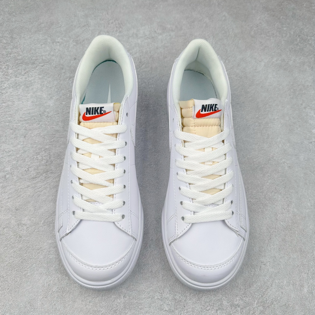 图片[2]-NK Blazer Low \’1977 VNTG SS经典开拓者低帮百搭休闲厚底运动板鞋 采用环保材料的大底 独特的鞋面连者鞋底印刷 演绎出了这个配色的独特风格 眼前的新设计选用皮质 配出当下流行的阴阳元素 呈现属于现代潮流的美感 尺码：36 36.5 37.5 38 38.5 39 40 40.5 41 42 42.5 43 44 44.5 45-选品中心