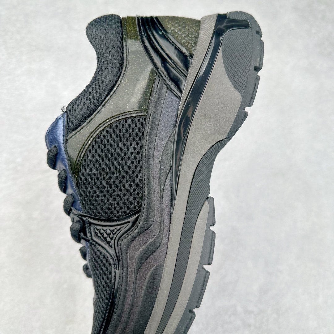 图片[7]-Chanel 23SS 香奈儿早春度假系列 小香金属休闲 运动鞋 金 银角大王 最新国外走秀系列Chanel 香奈儿 2023 早春系列在世界第二小国举办 系列以摩纳哥国际化的海滨生活方式为灵感 从F1赛车赛道到海滩泳池 从赌场到网球场 打造了多样且别致的全新系列赛车手的头盔 连身套装等元素经过重新诠释更显时尚感 配送专柜精美包装🛍📦 ▪面料： 原版进口金属牛皮+科技面料 ▪内里：原版定制透气网里 ▪鞋底：原版开模超轻发泡组合大底 ▪底厚：3.5CM ▪尺码： 女款35-40-选品中心