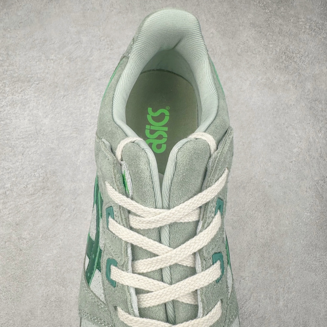 图片[5]-＃纯原福利 Asics Gel-Lyte III 亚瑟士3代系列低帮经典复古休闲运动跑步鞋 伴随着复古跑鞋的再度盛行，让不少运动品牌都将自家经典鞋款重新带回，ASICS 亚瑟士这两年受到众多球鞋爱好者追捧。近期，ASICS 亚瑟士以自己经典的 GEL-LYTE III OG 为蓝本推出了两双全新配色。第一双选择了灰色、藏蓝色和蒂芙尼蓝色拼接呈现，随之妆点一抹粉色，使整双鞋低调又不失细节。材质选择了大面积麂皮与网眼面料打造，保证了质感与透气性兼备。最后以略微泛黄的中底收尾，完善整体设计。另一双以深浅不同的卡其色打造鞋身，缀以淡紫色丰富鞋身细节，想必第一双会更加适合女生上脚。用料与上一双完全相同，提供了优秀的质感。尺码：36 37 37.5 38 39 39.5 40 40.5 41.5 42 42.5 43.5 44 45-选品中心