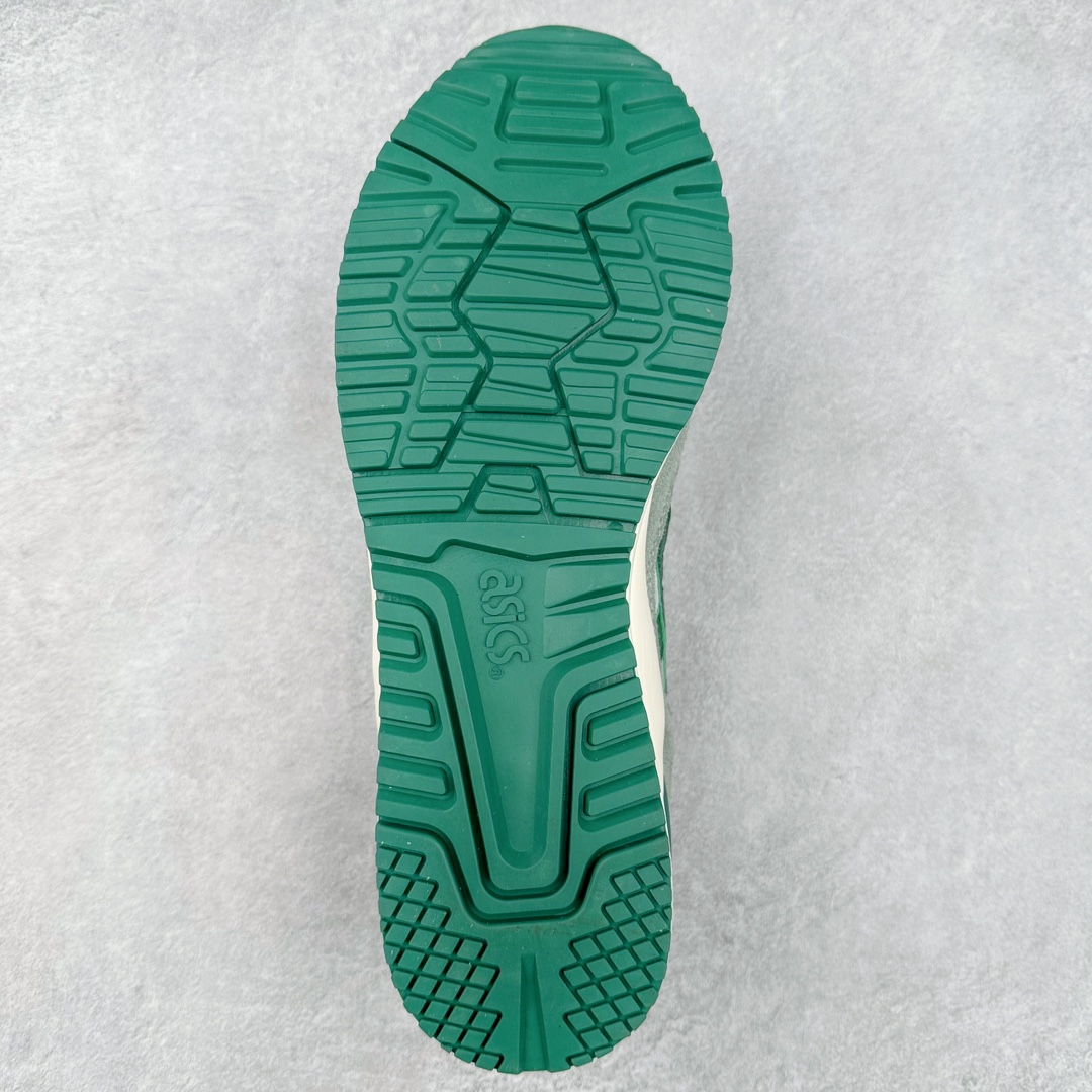 图片[9]-＃纯原福利 Asics Gel-Lyte III 亚瑟士3代系列低帮经典复古休闲运动跑步鞋 伴随着复古跑鞋的再度盛行，让不少运动品牌都将自家经典鞋款重新带回，ASICS 亚瑟士这两年受到众多球鞋爱好者追捧。近期，ASICS 亚瑟士以自己经典的 GEL-LYTE III OG 为蓝本推出了两双全新配色。第一双选择了灰色、藏蓝色和蒂芙尼蓝色拼接呈现，随之妆点一抹粉色，使整双鞋低调又不失细节。材质选择了大面积麂皮与网眼面料打造，保证了质感与透气性兼备。最后以略微泛黄的中底收尾，完善整体设计。另一双以深浅不同的卡其色打造鞋身，缀以淡紫色丰富鞋身细节，想必第一双会更加适合女生上脚。用料与上一双完全相同，提供了优秀的质感。尺码：36 37 37.5 38 39 39.5 40 40.5 41.5 42 42.5 43.5 44 45-选品中心