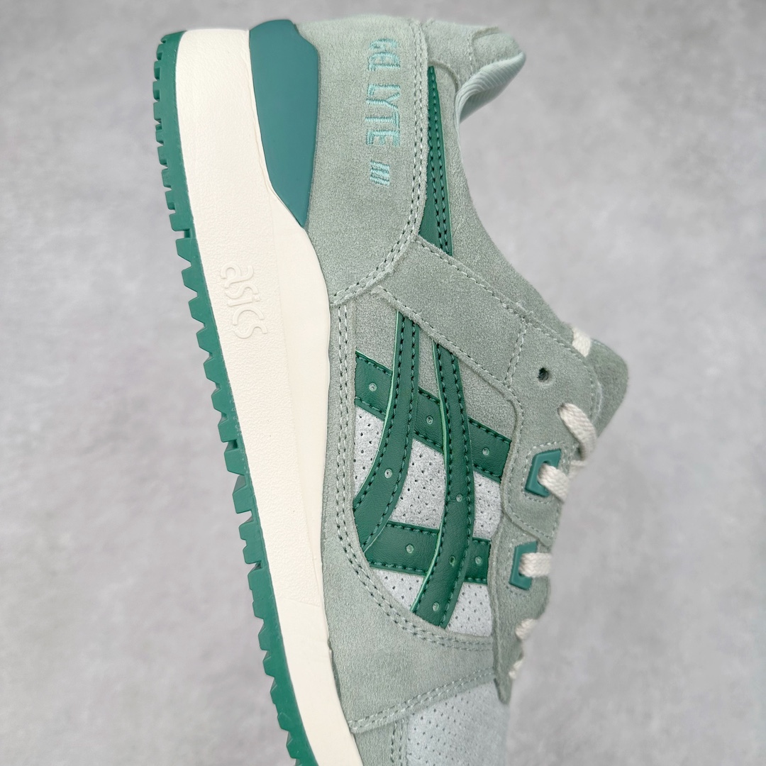图片[6]-＃纯原福利 Asics Gel-Lyte III 亚瑟士3代系列低帮经典复古休闲运动跑步鞋 伴随着复古跑鞋的再度盛行，让不少运动品牌都将自家经典鞋款重新带回，ASICS 亚瑟士这两年受到众多球鞋爱好者追捧。近期，ASICS 亚瑟士以自己经典的 GEL-LYTE III OG 为蓝本推出了两双全新配色。第一双选择了灰色、藏蓝色和蒂芙尼蓝色拼接呈现，随之妆点一抹粉色，使整双鞋低调又不失细节。材质选择了大面积麂皮与网眼面料打造，保证了质感与透气性兼备。最后以略微泛黄的中底收尾，完善整体设计。另一双以深浅不同的卡其色打造鞋身，缀以淡紫色丰富鞋身细节，想必第一双会更加适合女生上脚。用料与上一双完全相同，提供了优秀的质感。尺码：36 37 37.5 38 39 39.5 40 40.5 41.5 42 42.5 43.5 44 45-选品中心