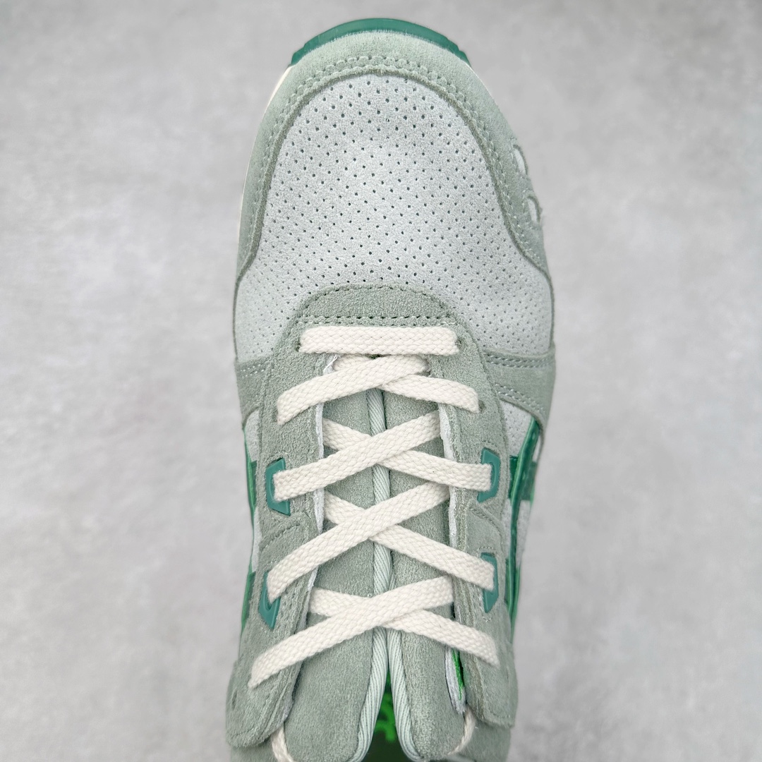 图片[4]-＃纯原福利 Asics Gel-Lyte III 亚瑟士3代系列低帮经典复古休闲运动跑步鞋 伴随着复古跑鞋的再度盛行，让不少运动品牌都将自家经典鞋款重新带回，ASICS 亚瑟士这两年受到众多球鞋爱好者追捧。近期，ASICS 亚瑟士以自己经典的 GEL-LYTE III OG 为蓝本推出了两双全新配色。第一双选择了灰色、藏蓝色和蒂芙尼蓝色拼接呈现，随之妆点一抹粉色，使整双鞋低调又不失细节。材质选择了大面积麂皮与网眼面料打造，保证了质感与透气性兼备。最后以略微泛黄的中底收尾，完善整体设计。另一双以深浅不同的卡其色打造鞋身，缀以淡紫色丰富鞋身细节，想必第一双会更加适合女生上脚。用料与上一双完全相同，提供了优秀的质感。尺码：36 37 37.5 38 39 39.5 40 40.5 41.5 42 42.5 43.5 44 45-选品中心