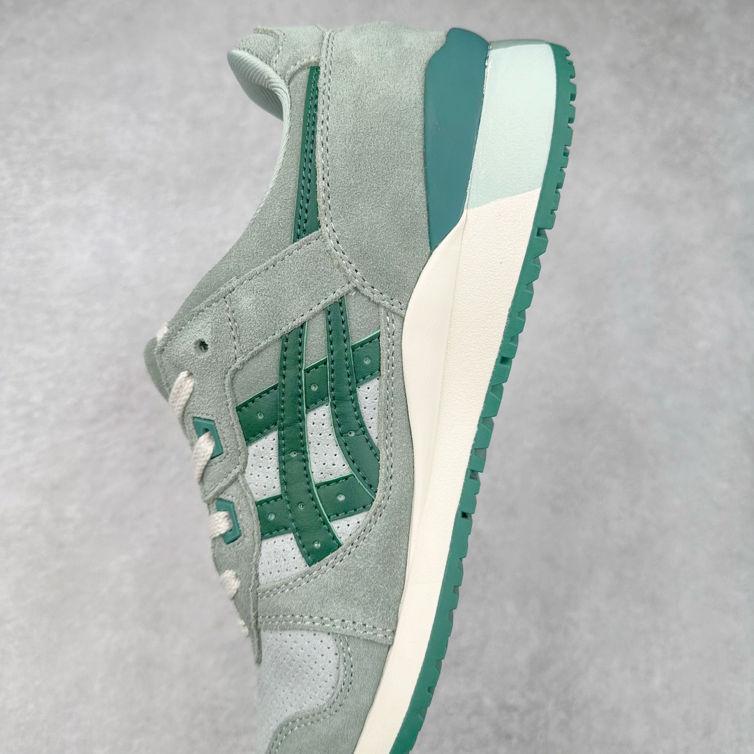 图片[7]-＃纯原福利 Asics Gel-Lyte III 亚瑟士3代系列低帮经典复古休闲运动跑步鞋 伴随着复古跑鞋的再度盛行，让不少运动品牌都将自家经典鞋款重新带回，ASICS 亚瑟士这两年受到众多球鞋爱好者追捧。近期，ASICS 亚瑟士以自己经典的 GEL-LYTE III OG 为蓝本推出了两双全新配色。第一双选择了灰色、藏蓝色和蒂芙尼蓝色拼接呈现，随之妆点一抹粉色，使整双鞋低调又不失细节。材质选择了大面积麂皮与网眼面料打造，保证了质感与透气性兼备。最后以略微泛黄的中底收尾，完善整体设计。另一双以深浅不同的卡其色打造鞋身，缀以淡紫色丰富鞋身细节，想必第一双会更加适合女生上脚。用料与上一双完全相同，提供了优秀的质感。尺码：36 37 37.5 38 39 39.5 40 40.5 41.5 42 42.5 43.5 44 45-选品中心