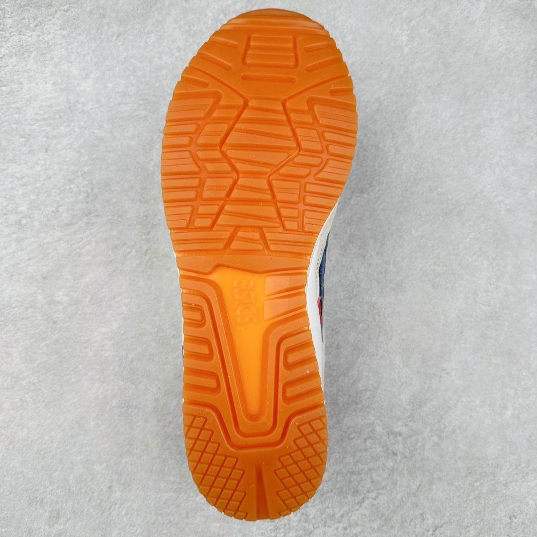 图片[9]-＃纯原福利 Asics Gel-Lyte III 亚瑟士3代系列低帮经典复古休闲运动跑步鞋 伴随着复古跑鞋的再度盛行，让不少运动品牌都将自家经典鞋款重新带回，ASICS 亚瑟士这两年受到众多球鞋爱好者追捧。近期，ASICS 亚瑟士以自己经典的 GEL-LYTE III OG 为蓝本推出了两双全新配色。第一双选择了灰色、藏蓝色和蒂芙尼蓝色拼接呈现，随之妆点一抹粉色，使整双鞋低调又不失细节。材质选择了大面积麂皮与网眼面料打造，保证了质感与透气性兼备。最后以略微泛黄的中底收尾，完善整体设计。另一双以深浅不同的卡其色打造鞋身，缀以淡紫色丰富鞋身细节，想必第一双会更加适合女生上脚。用料与上一双完全相同，提供了优秀的质感。尺码：36 37 37.5 38 39 39.5 40 40.5 41.5 42 42.5 43.5 44 45-选品中心