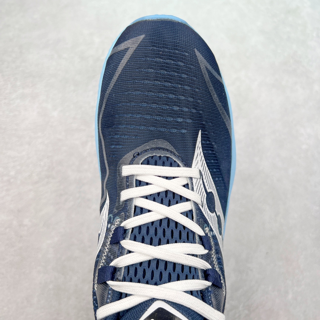 图片[4]-慢跑鞋中的劳斯莱斯 Saucony Endorphin Speed 索康尼啡速4代舒适织物低帮训练跑步鞋 尼龙板厚底竞速训练鞋 #原数据开发纸版楦型 #采用工学透气针织布鞋面材质 #内嵌3D环绕包裹缓震鞋垫 #外置镂空XT-900防滑橡胶大底❗️ #啡速属于减配版，推进力较为温和，尼龙板刚性也不强，驾驭门槛较低，适合进阶跑者日常训练及短距离比赛，适合精英跑者竞速训练。 #中底采用加厚的 PWRRUN PB缓震泡棉，有效减少触地带来的冲击力，能量回馈高达90%，缓震和回弹表现出色。S型飞翼尼龙板结合快速滚动科技，提供推进力的同时，还加强了稳定支撑保护，前后掌过渡也更加流畅。 尺码：40 40.5 41 42 42.5 43 44 44.5 45 女鞋后续待出-选品中心