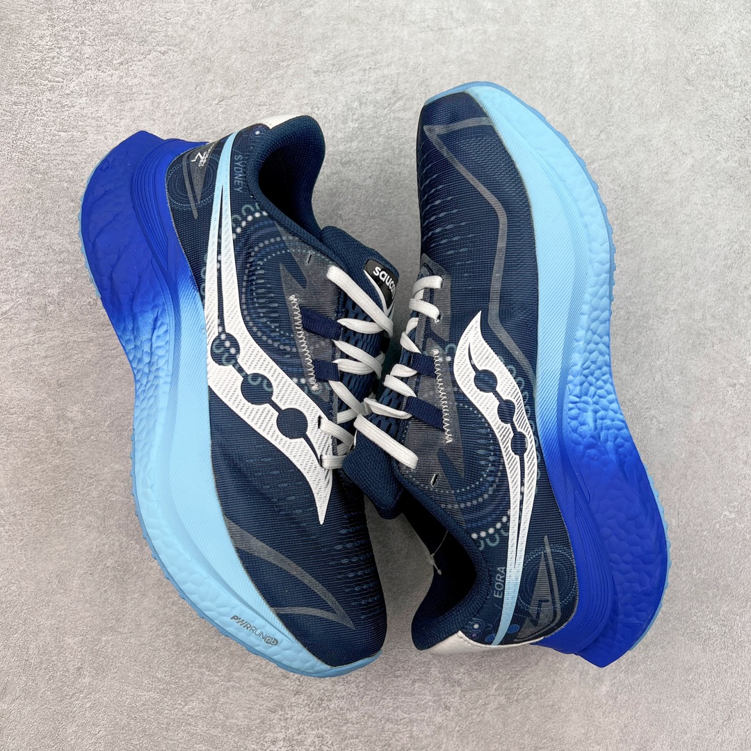 图片[3]-慢跑鞋中的劳斯莱斯 Saucony Endorphin Speed 索康尼啡速4代舒适织物低帮训练跑步鞋 尼龙板厚底竞速训练鞋 #原数据开发纸版楦型 #采用工学透气针织布鞋面材质 #内嵌3D环绕包裹缓震鞋垫 #外置镂空XT-900防滑橡胶大底❗️ #啡速属于减配版，推进力较为温和，尼龙板刚性也不强，驾驭门槛较低，适合进阶跑者日常训练及短距离比赛，适合精英跑者竞速训练。 #中底采用加厚的 PWRRUN PB缓震泡棉，有效减少触地带来的冲击力，能量回馈高达90%，缓震和回弹表现出色。S型飞翼尼龙板结合快速滚动科技，提供推进力的同时，还加强了稳定支撑保护，前后掌过渡也更加流畅。 尺码：40 40.5 41 42 42.5 43 44 44.5 45 女鞋后续待出-选品中心