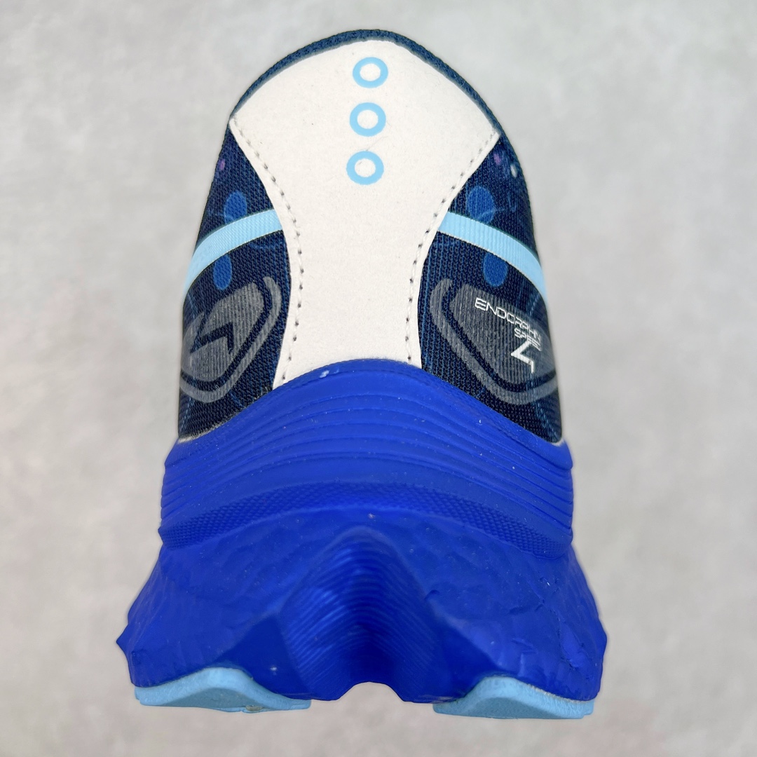 图片[8]-慢跑鞋中的劳斯莱斯 Saucony Endorphin Speed 索康尼啡速4代舒适织物低帮训练跑步鞋 尼龙板厚底竞速训练鞋 #原数据开发纸版楦型 #采用工学透气针织布鞋面材质 #内嵌3D环绕包裹缓震鞋垫 #外置镂空XT-900防滑橡胶大底❗️ #啡速属于减配版，推进力较为温和，尼龙板刚性也不强，驾驭门槛较低，适合进阶跑者日常训练及短距离比赛，适合精英跑者竞速训练。 #中底采用加厚的 PWRRUN PB缓震泡棉，有效减少触地带来的冲击力，能量回馈高达90%，缓震和回弹表现出色。S型飞翼尼龙板结合快速滚动科技，提供推进力的同时，还加强了稳定支撑保护，前后掌过渡也更加流畅。 尺码：40 40.5 41 42 42.5 43 44 44.5 45 女鞋后续待出-选品中心