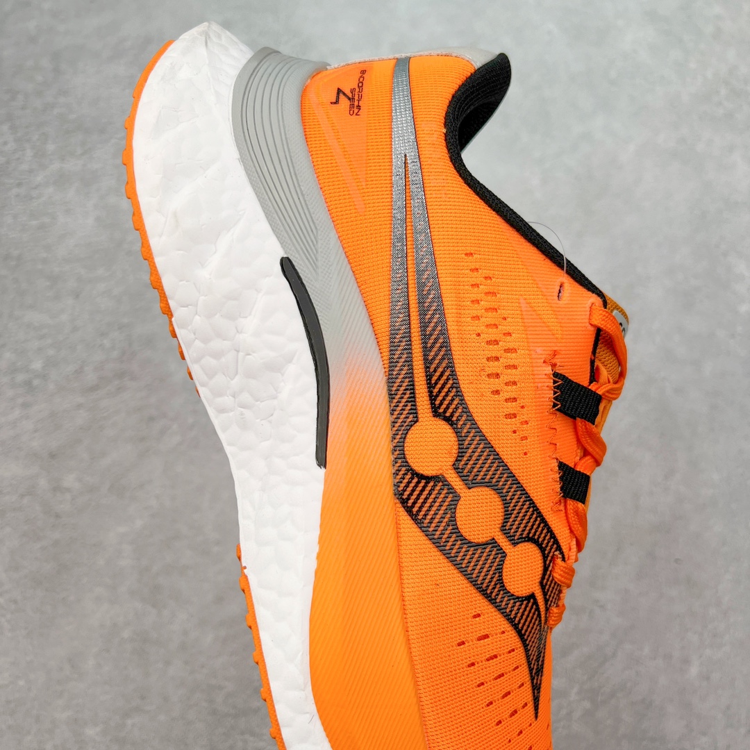 图片[6]-慢跑鞋中的劳斯莱斯 Saucony Endorphin Speed 索康尼啡速4代舒适织物低帮训练跑步鞋 尼龙板厚底竞速训练鞋 #原数据开发纸版楦型 #采用工学透气针织布鞋面材质 #内嵌3D环绕包裹缓震鞋垫 #外置镂空XT-900防滑橡胶大底❗️ #啡速属于减配版，推进力较为温和，尼龙板刚性也不强，驾驭门槛较低，适合进阶跑者日常训练及短距离比赛，适合精英跑者竞速训练。 #中底采用加厚的 PWRRUN PB缓震泡棉，有效减少触地带来的冲击力，能量回馈高达90%，缓震和回弹表现出色。S型飞翼尼龙板结合快速滚动科技，提供推进力的同时，还加强了稳定支撑保护，前后掌过渡也更加流畅。 尺码：40 40.5 41 42 42.5 43 44 44.5 45 女鞋后续待出-选品中心