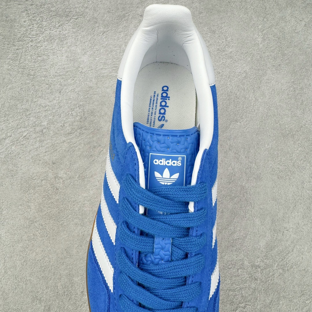 图片[5]-＃S2纯原 AD Original Gazelle Indoor Trainers 瞪羚室内鞋系列低帮复古百搭休闲运动德训风板鞋 JI2061 高端零售特供批次 原厂定制长毛翻毛皮组合环保纤维革鞋面材质 内置环保海玻璃鞋垫 外置RB橡胶大底 产品品控稳定性领先行业 原厂全套原楦原纸板冲刀磨具开发 原厂皮料加持 原厂港宝加持定型后跟R度完美 将复古进行到底 简约流畅 三十年不变经典 这款Gazelle运动鞋 无论面料、配色、质感或设计 都只在重现其1991年原款的经典 皮革鞋面 撞色三条纹和鞋跟标的设计 力求呈现90年代的经典复古风潮 Samba火热的同时 也带动了其它的复古鞋型 Gazelle便是其中一只 Gazelle Indoor拥有包边更宽的T字型鞋头 更好的保护运动员的前掌 浓浓的复古氛围感 非常适合现在流行的Cleanfit风格 尺码：36 36.5 37.5 38 38.5 39 40 40.5 41 42 42.5 43 44 44.5 45 46-选品中心