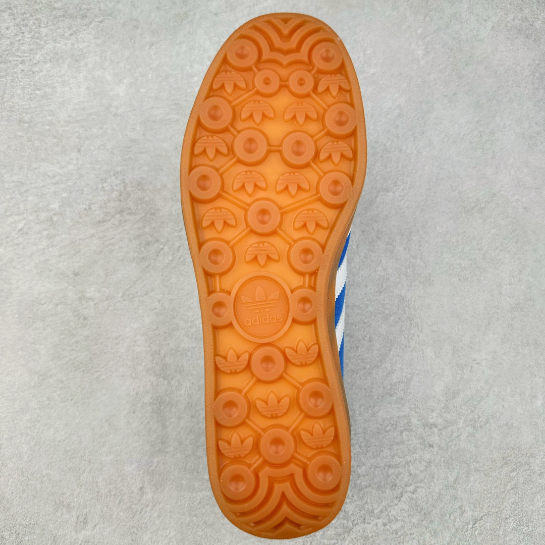 图片[9]-＃S2纯原 AD Original Gazelle Indoor Trainers 瞪羚室内鞋系列低帮复古百搭休闲运动德训风板鞋 JI2061 高端零售特供批次 原厂定制长毛翻毛皮组合环保纤维革鞋面材质 内置环保海玻璃鞋垫 外置RB橡胶大底 产品品控稳定性领先行业 原厂全套原楦原纸板冲刀磨具开发 原厂皮料加持 原厂港宝加持定型后跟R度完美 将复古进行到底 简约流畅 三十年不变经典 这款Gazelle运动鞋 无论面料、配色、质感或设计 都只在重现其1991年原款的经典 皮革鞋面 撞色三条纹和鞋跟标的设计 力求呈现90年代的经典复古风潮 Samba火热的同时 也带动了其它的复古鞋型 Gazelle便是其中一只 Gazelle Indoor拥有包边更宽的T字型鞋头 更好的保护运动员的前掌 浓浓的复古氛围感 非常适合现在流行的Cleanfit风格 尺码：36 36.5 37.5 38 38.5 39 40 40.5 41 42 42.5 43 44 44.5 45 46-选品中心