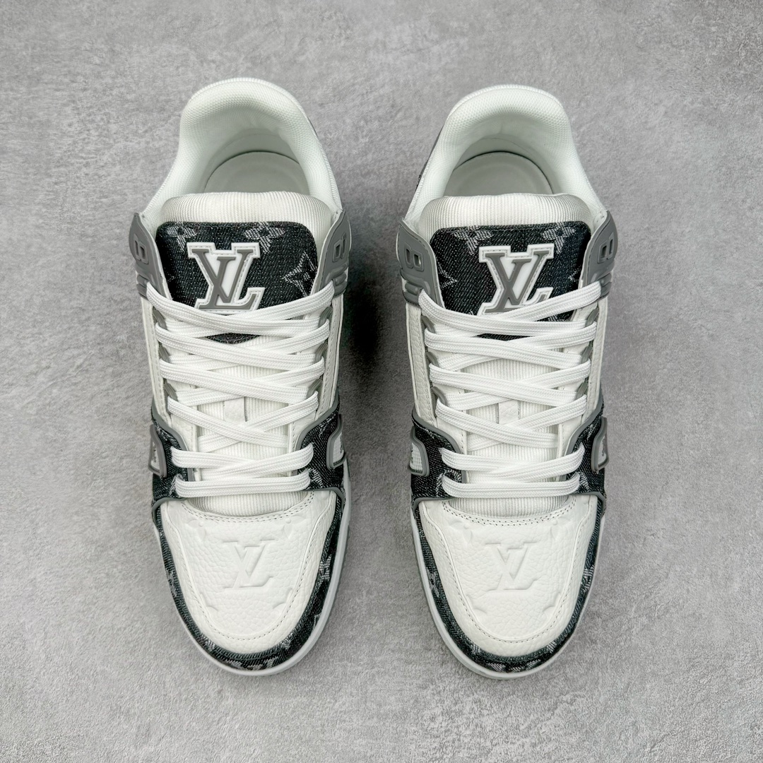 图片[2]-＃ZS纯原 Louis Vuitton Trainer lv时装走秀运动鞋 做旧系列 市场所有版本中综合最强的货品 GD实力大厂出品 全网最全配色更新最快 最成熟的做工稳定的品控 完美鞋型超高的清洁度 零毛边线头瑕疵 全套原楦原纸版原鞋开模 全网最具灵魂的版型 正确原装黄色鞋盒 正确中底印花 鞋面印花3D高频深度立体 全鞋电脑针车 紧密相连 针距密度一致 环保乳胶注塑鞋垫 厚度脚感还原原版 皮面裁剪部位 统一油边封口工艺 原装橡胶大底含胶量大底组合零偏差 专柜全套包装 防尘袋 说明书 质保卡 男女鞋 尺码：35 36 37 38 39 40 41 42 43 44 45-选品中心