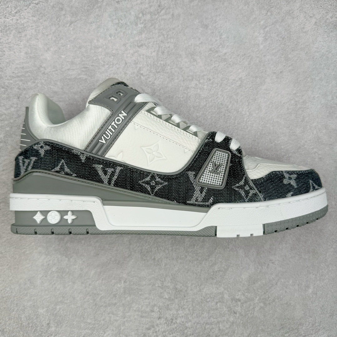 ＃ZS纯原 Louis Vuitton Trainer lv时装走秀运动鞋 做旧系列 市场所有版本中综合最强的货品 GD实力大厂出品 全网最全配色更新最快 最成熟的做工稳定的品控 完美鞋型超高的清洁度 零毛边线头瑕疵 全套原楦原纸版原鞋开模 全网最具灵魂的版型 正确原装黄色鞋盒 正确中底印花 鞋面印花3D高频深度立体 全鞋电脑针车 紧密相连 针距密度一致 环保乳胶注塑鞋垫 厚度脚感还原原版 皮面裁剪部位 统一油边封口工艺 原装橡胶大底含胶量大底组合零偏差 专柜全套包装 防尘袋 说明书 质保卡 男女鞋 尺码：35 36 37 38 39 40 41 42 43 44 45-选品中心
