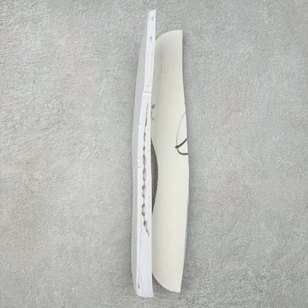 图片[10]-＃跑量神器 TG版本 NK Air Force 1 07 空军一号经典低帮板鞋 全白315122-111 全网最具性价比版本没有之一 2022全新楦头鞋型 鱼鳞大底 历时开发三个月 清洁度完美 二维码鞋标 内置芯片及solo气垫 大底高度及其弧度依照正品 钢印 logo刺绣 鞋口弧度 鞋头长度 鞋面冲孔 鞋垫背胶及钢印 完美鞋型对比正品 每一处都是细节满满 尺码：35.5 36 36.5 37.5 38 38.5 39 40 40.5 41 42 42.5 43 44 44.5 45-选品中心