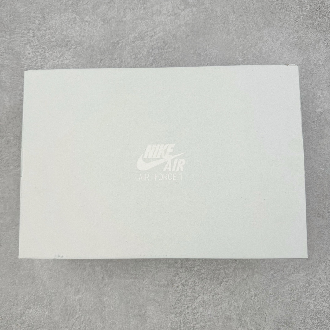 图片[24]-＃跑量神器 TG版本 NK Air Force 1 07 空军一号经典低帮板鞋 全白315122-111 全网最具性价比版本没有之一 2022全新楦头鞋型 鱼鳞大底 历时开发三个月 清洁度完美 二维码鞋标 内置芯片及solo气垫 大底高度及其弧度依照正品 钢印 logo刺绣 鞋口弧度 鞋头长度 鞋面冲孔 鞋垫背胶及钢印 完美鞋型对比正品 每一处都是细节满满 尺码：35.5 36 36.5 37.5 38 38.5 39 40 40.5 41 42 42.5 43 44 44.5 45-选品中心