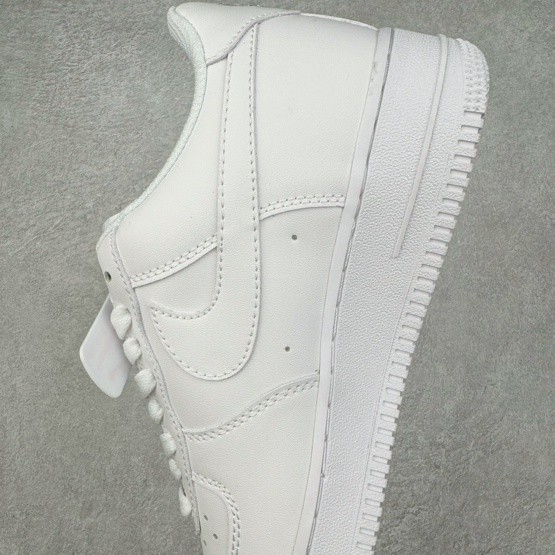 图片[7]-＃跑量神器 TG版本 NK Air Force 1 07 空军一号经典低帮板鞋 全白315122-111 全网最具性价比版本没有之一 2022全新楦头鞋型 鱼鳞大底 历时开发三个月 清洁度完美 二维码鞋标 内置芯片及solo气垫 大底高度及其弧度依照正品 钢印 logo刺绣 鞋口弧度 鞋头长度 鞋面冲孔 鞋垫背胶及钢印 完美鞋型对比正品 每一处都是细节满满 尺码：35.5 36 36.5 37.5 38 38.5 39 40 40.5 41 42 42.5 43 44 44.5 45-选品中心