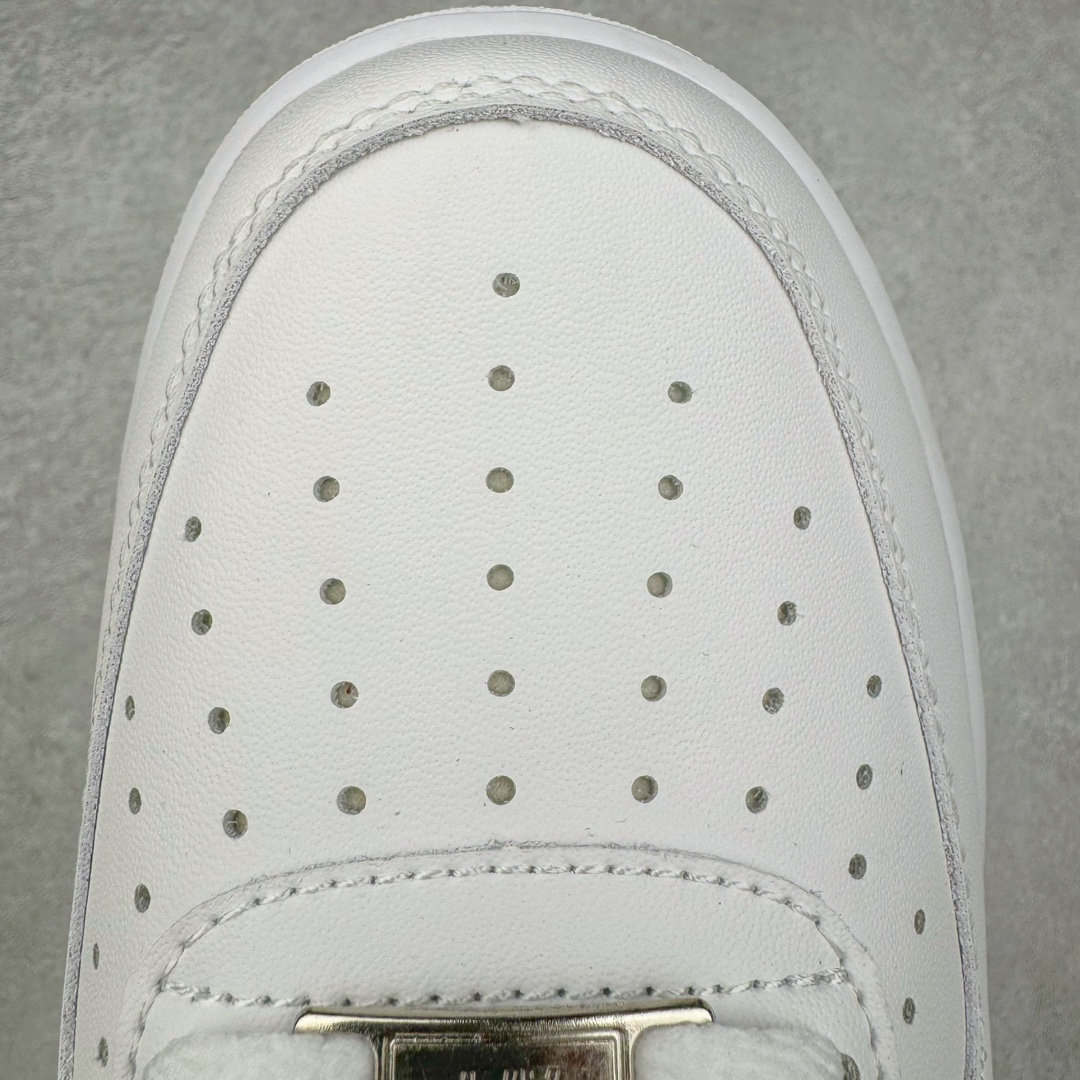 图片[19]-＃跑量神器 TG版本 NK Air Force 1 07 空军一号经典低帮板鞋 全白315122-111 全网最具性价比版本没有之一 2022全新楦头鞋型 鱼鳞大底 历时开发三个月 清洁度完美 二维码鞋标 内置芯片及solo气垫 大底高度及其弧度依照正品 钢印 logo刺绣 鞋口弧度 鞋头长度 鞋面冲孔 鞋垫背胶及钢印 完美鞋型对比正品 每一处都是细节满满 尺码：35.5 36 36.5 37.5 38 38.5 39 40 40.5 41 42 42.5 43 44 44.5 45-选品中心