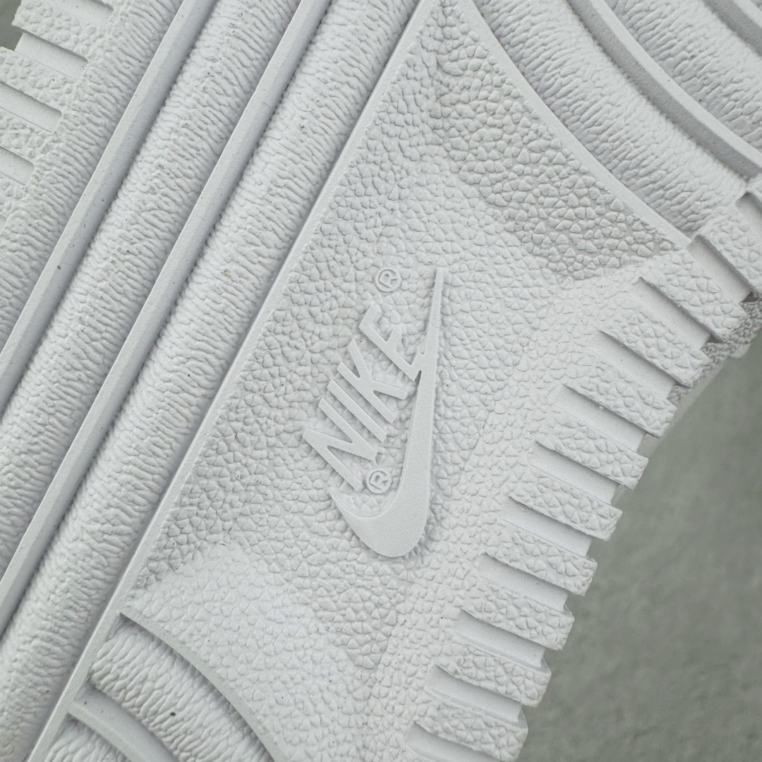 图片[23]-＃跑量神器 TG版本 NK Air Force 1 07 空军一号经典低帮板鞋 全白315122-111 全网最具性价比版本没有之一 2022全新楦头鞋型 鱼鳞大底 历时开发三个月 清洁度完美 二维码鞋标 内置芯片及solo气垫 大底高度及其弧度依照正品 钢印 logo刺绣 鞋口弧度 鞋头长度 鞋面冲孔 鞋垫背胶及钢印 完美鞋型对比正品 每一处都是细节满满 尺码：35.5 36 36.5 37.5 38 38.5 39 40 40.5 41 42 42.5 43 44 44.5 45-选品中心